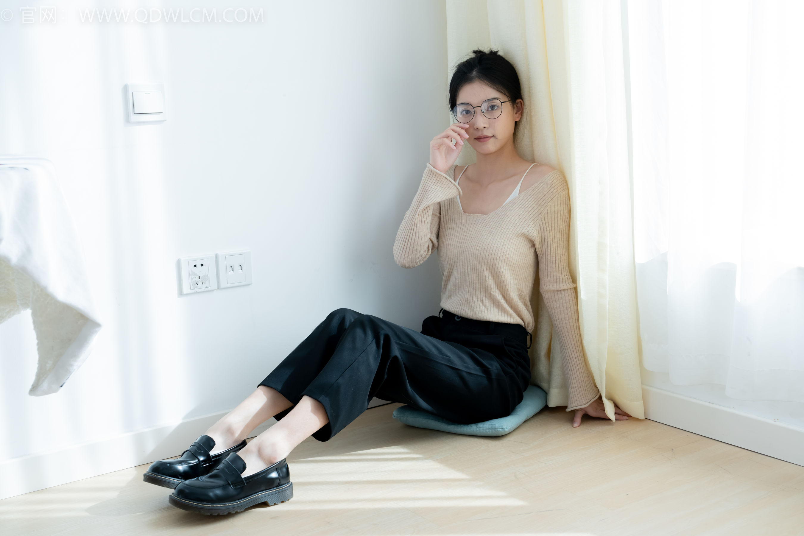 物恋传媒 No.2290 茯苓 - 板鞋、皮鞋、白船袜、黑棉袜、皮筋绑脚老头乐挠脚剧情/(230P)