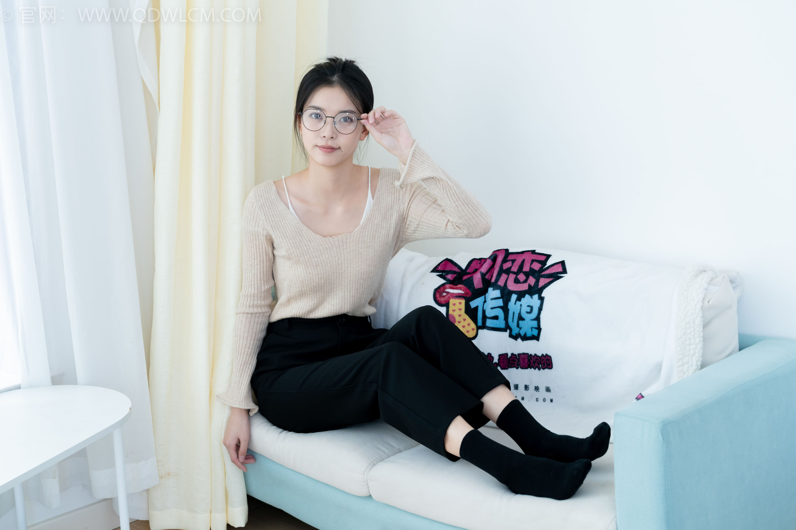 物恋传媒 No.2290 茯苓 - 板鞋、皮鞋、白船袜、黑棉袜、皮筋绑脚老头乐挠脚剧情/(230P)