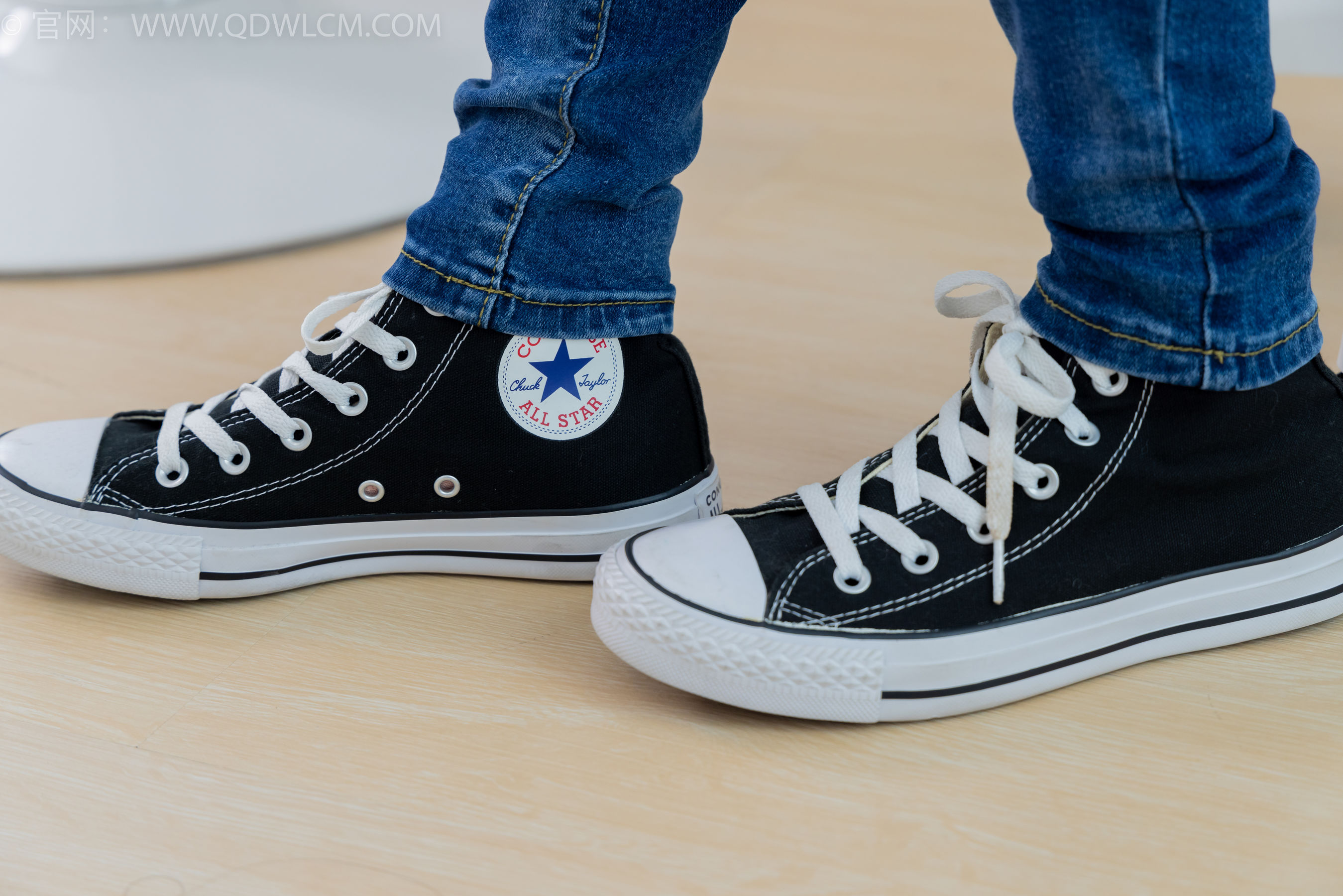 物恋传媒 No.2293 小竹 - 匡威帆布鞋、粉色船袜、肚子疼揉肚子剧情/(160P)