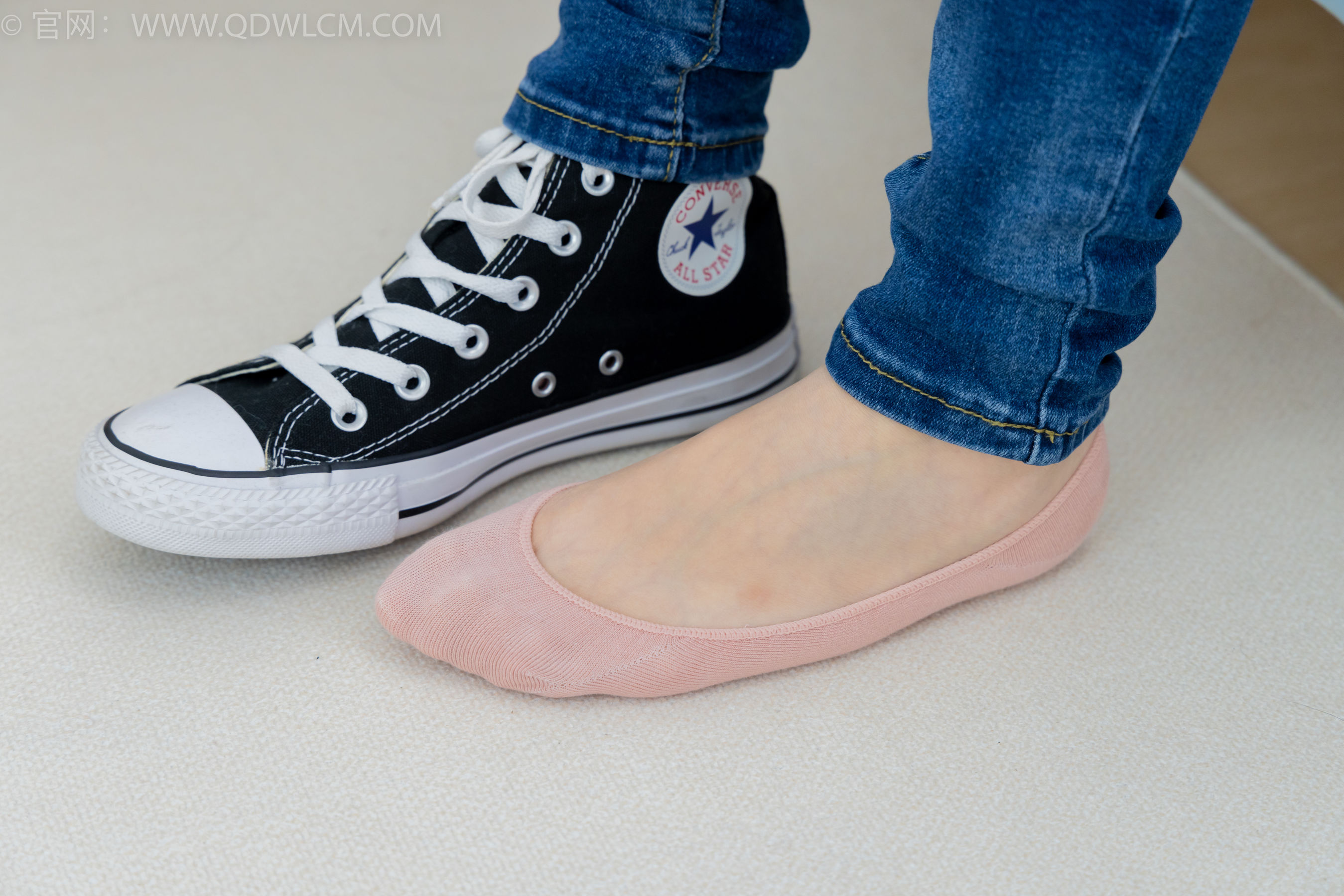 物恋传媒 No.2293 小竹 - 匡威帆布鞋、粉色船袜、肚子疼揉肚子剧情/(160P)