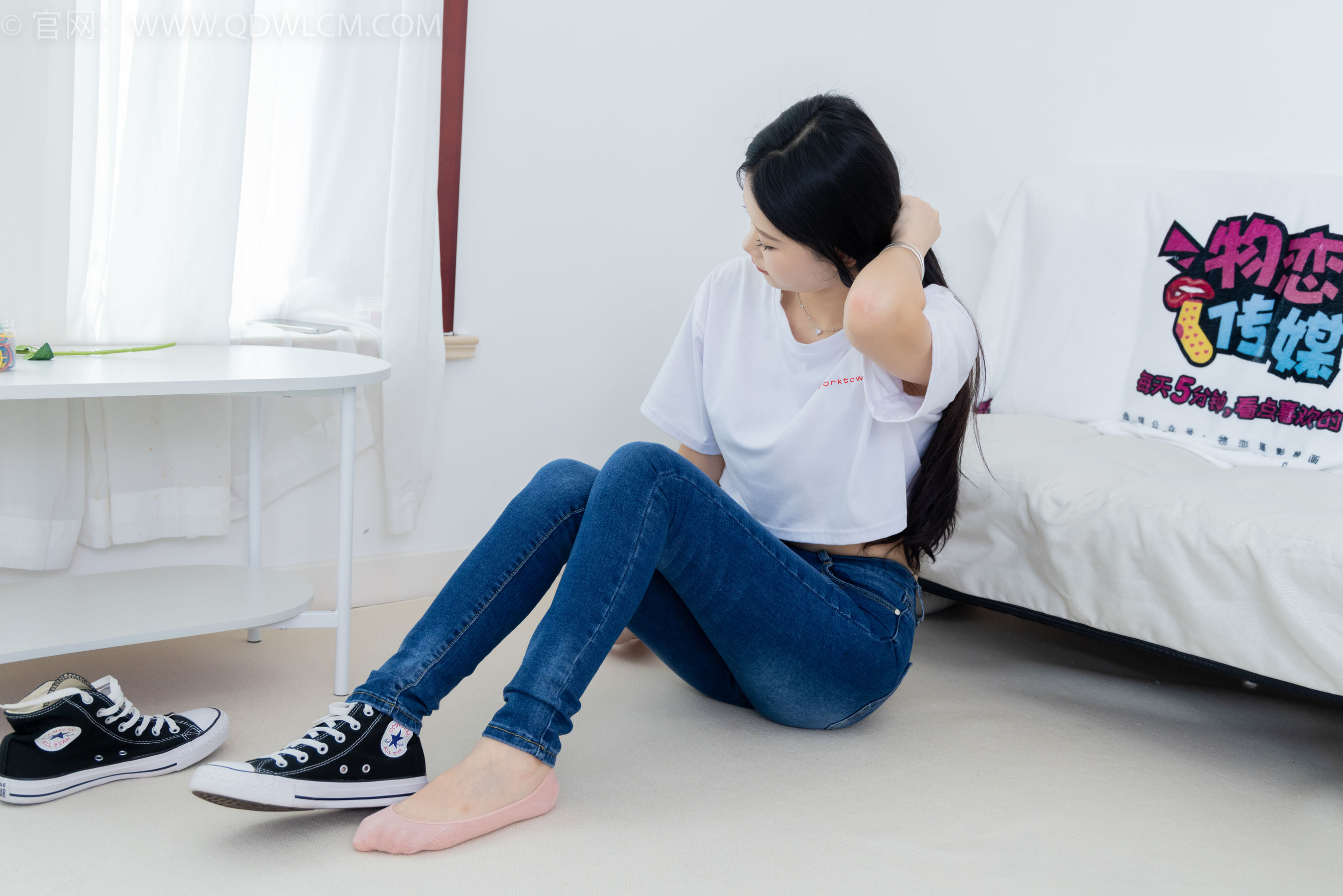 物恋传媒 No.2293 小竹 - 匡威帆布鞋、粉色船袜、肚子疼揉肚子剧情/(160P)