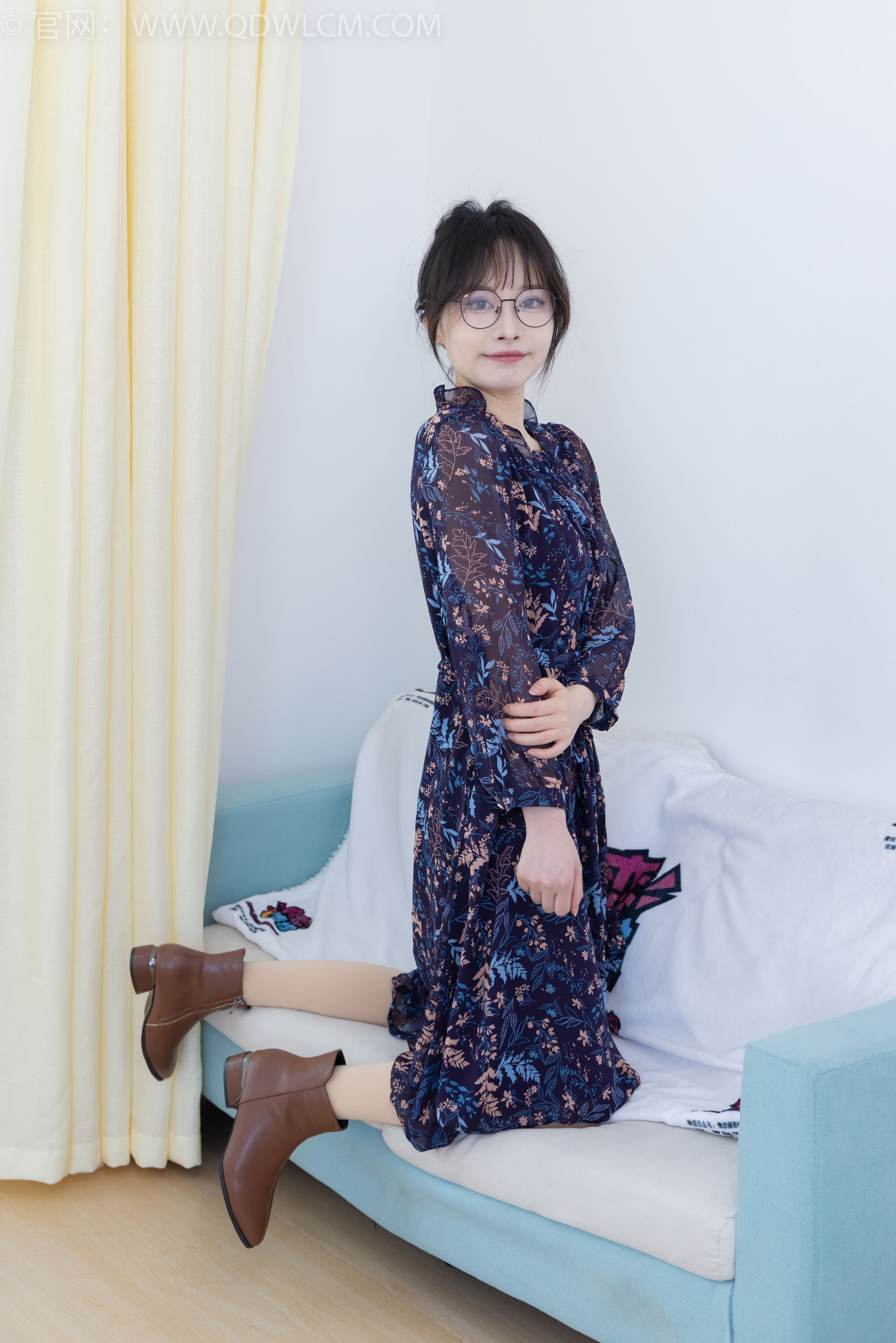 物恋传媒 No.2292 小酒 - 短靴、厚肉丝、踩小蛋糕剧情/(150P)