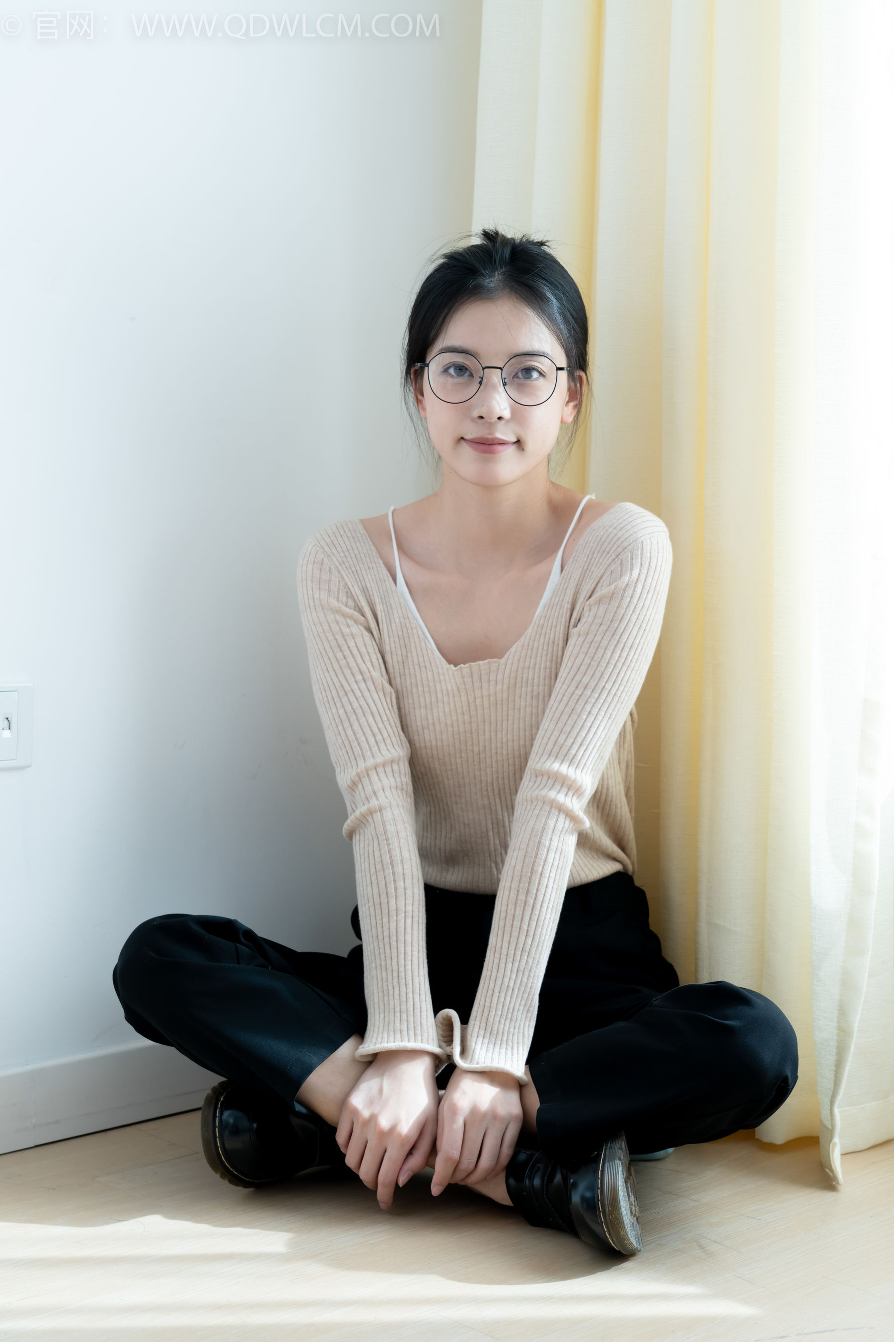 物恋传媒 No.2290 茯苓 - 板鞋、皮鞋、白船袜、黑棉袜、皮筋绑脚老头乐挠脚剧情/(230P)