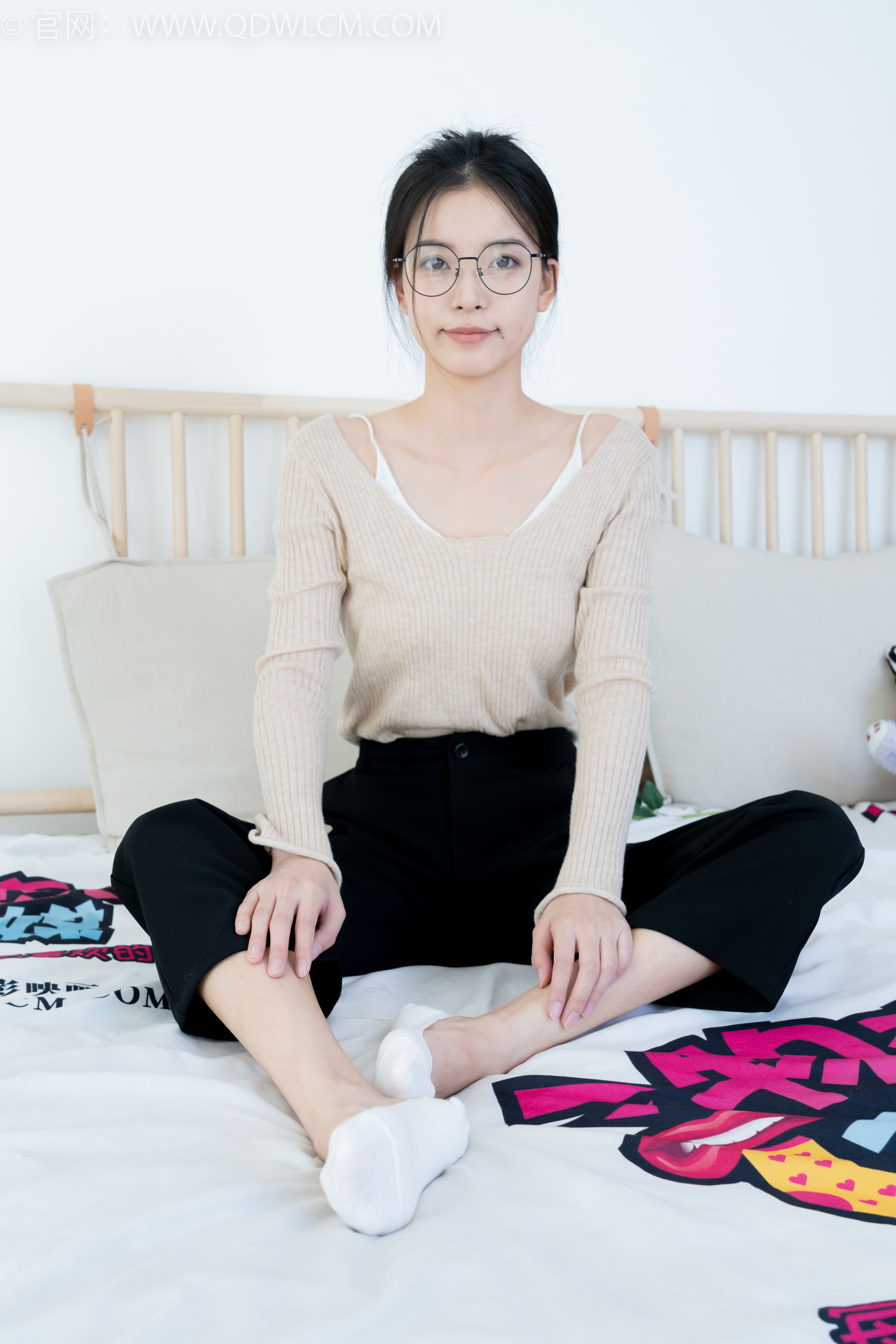 物恋传媒 No.2290 茯苓 - 板鞋、皮鞋、白船袜、黑棉袜、皮筋绑脚老头乐挠脚剧情/(230P)