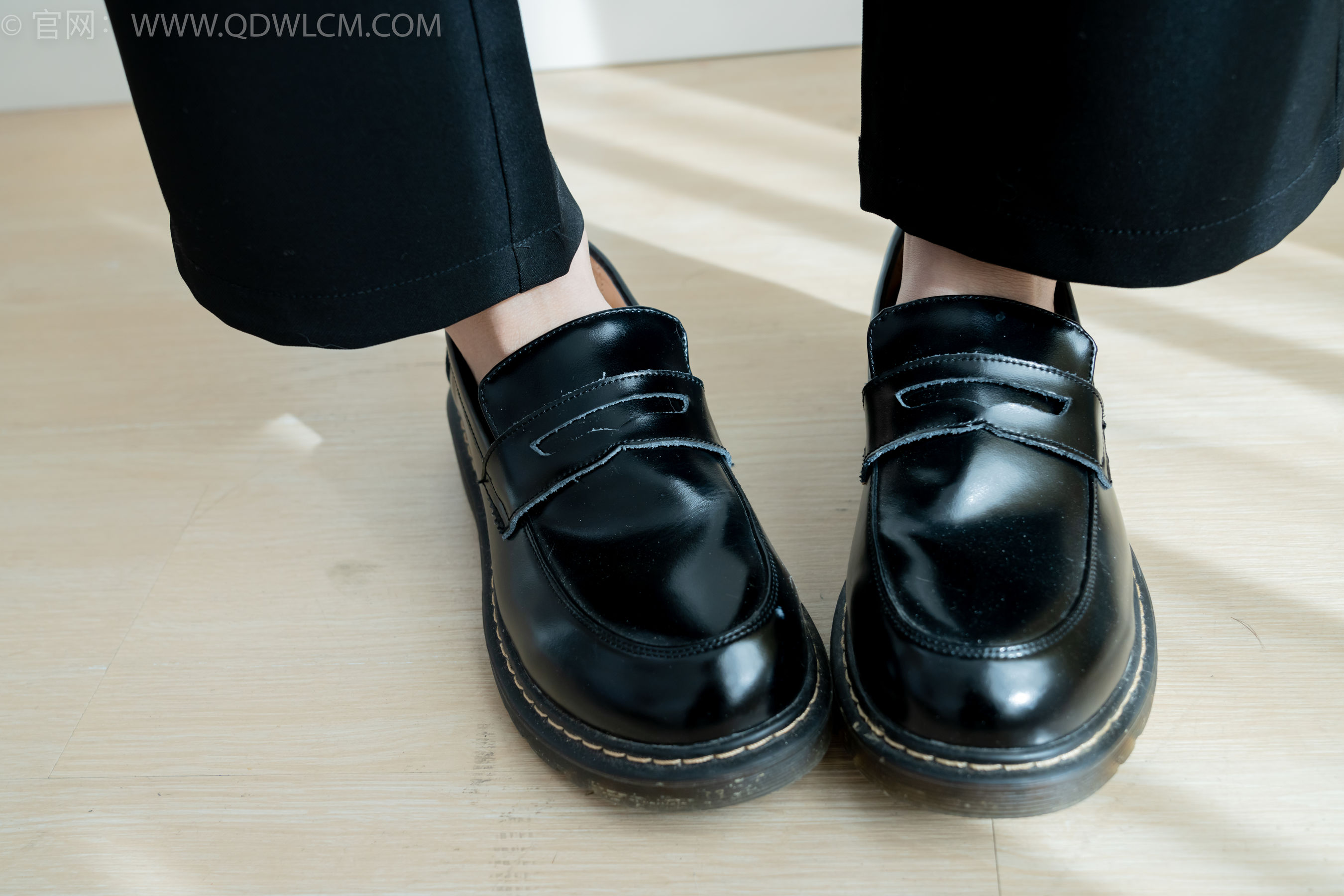 物恋传媒 No.2290 茯苓 - 板鞋、皮鞋、白船袜、黑棉袜、皮筋绑脚老头乐挠脚剧情/(230P)