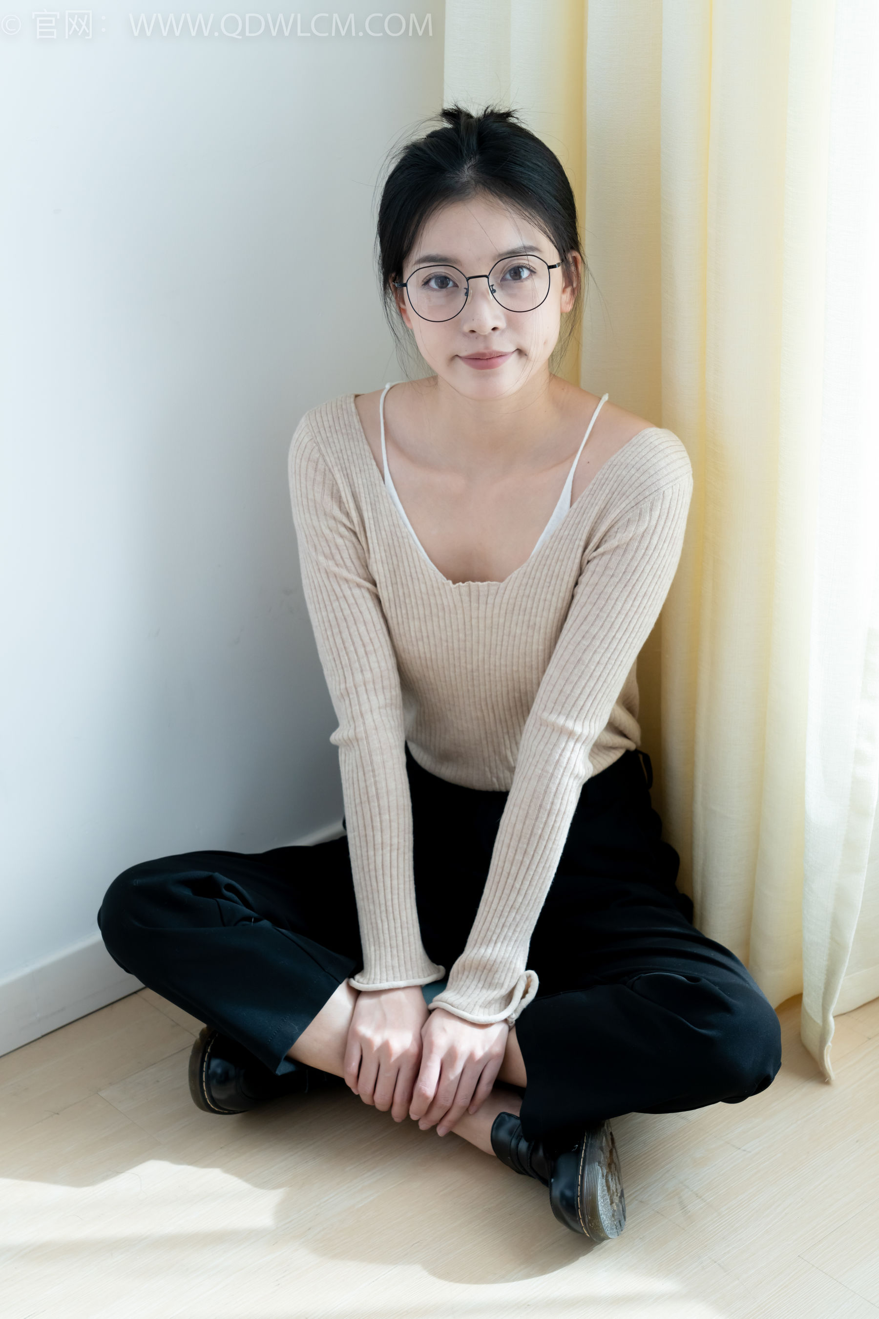 物恋传媒 No.2290 茯苓 - 板鞋、皮鞋、白船袜、黑棉袜、皮筋绑脚老头乐挠脚剧情/(230P)