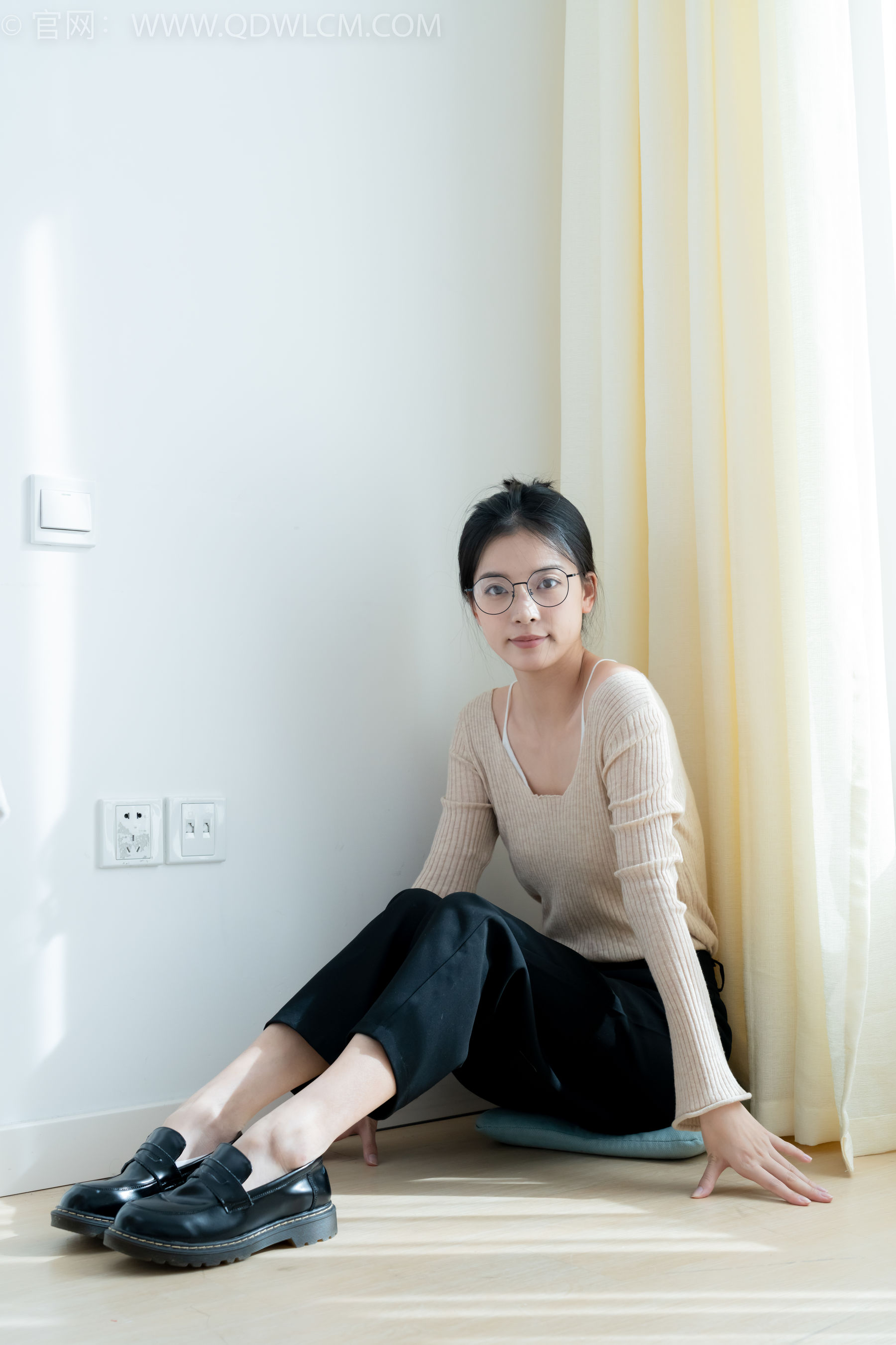 物恋传媒 No.2290 茯苓 - 板鞋、皮鞋、白船袜、黑棉袜、皮筋绑脚老头乐挠脚剧情/(230P)