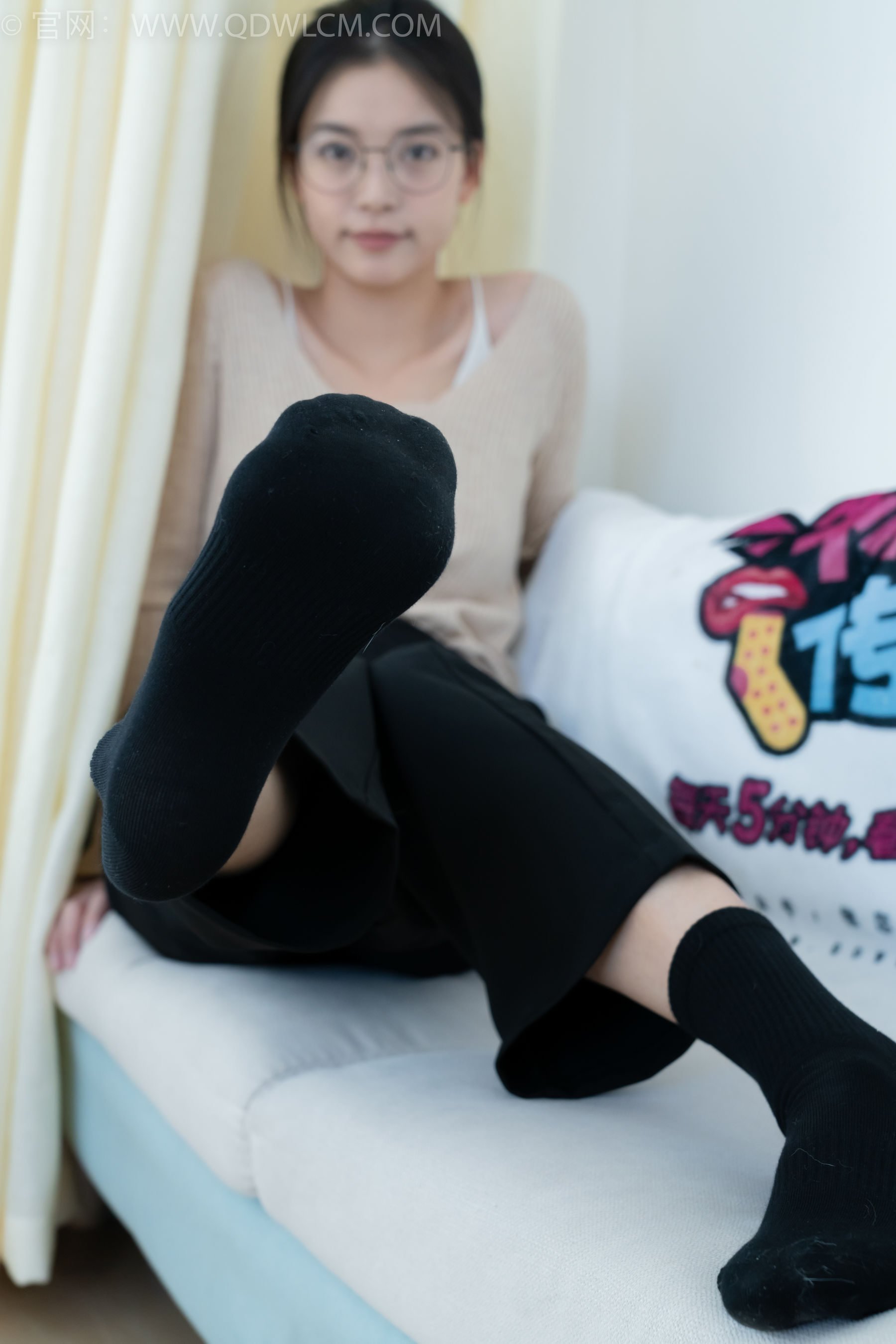 物恋传媒 No.2290 茯苓 - 板鞋、皮鞋、白船袜、黑棉袜、皮筋绑脚老头乐挠脚剧情/(230P)