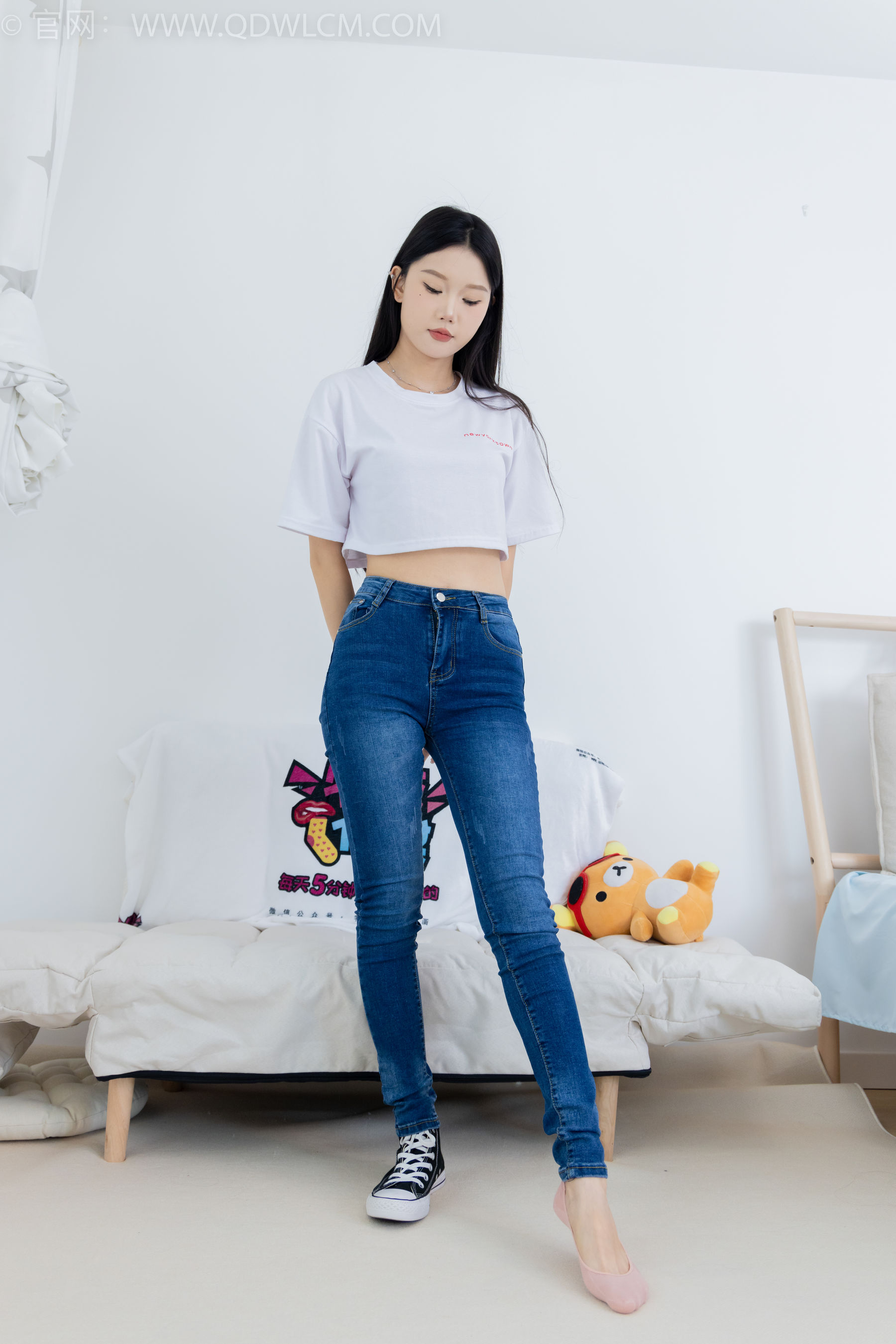 物恋传媒 No.2293 小竹 - 匡威帆布鞋、粉色船袜、肚子疼揉肚子剧情/(160P)