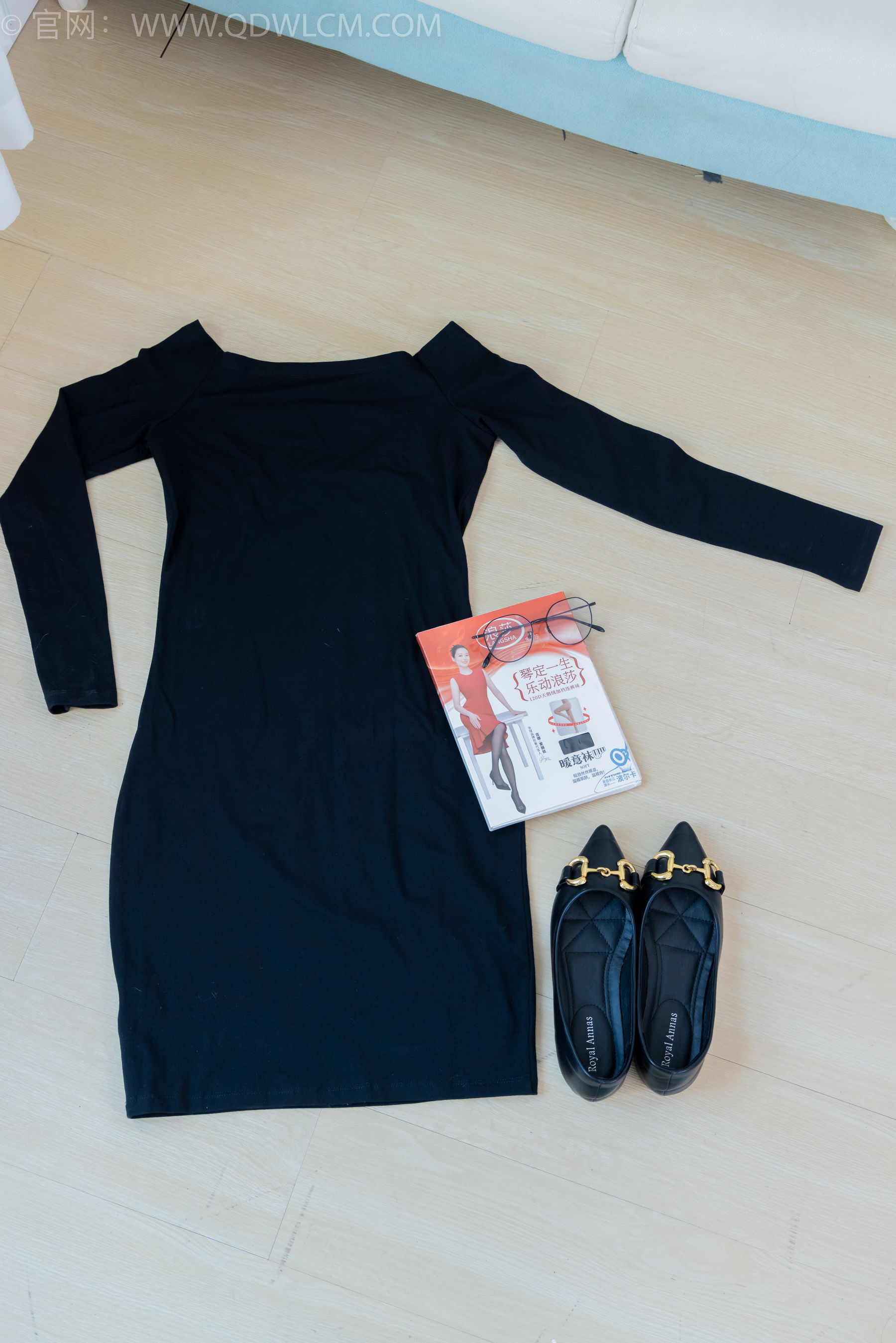 物恋传媒 No.2294 小新 - 平底鞋、厚黑丝、裸足/(150P)