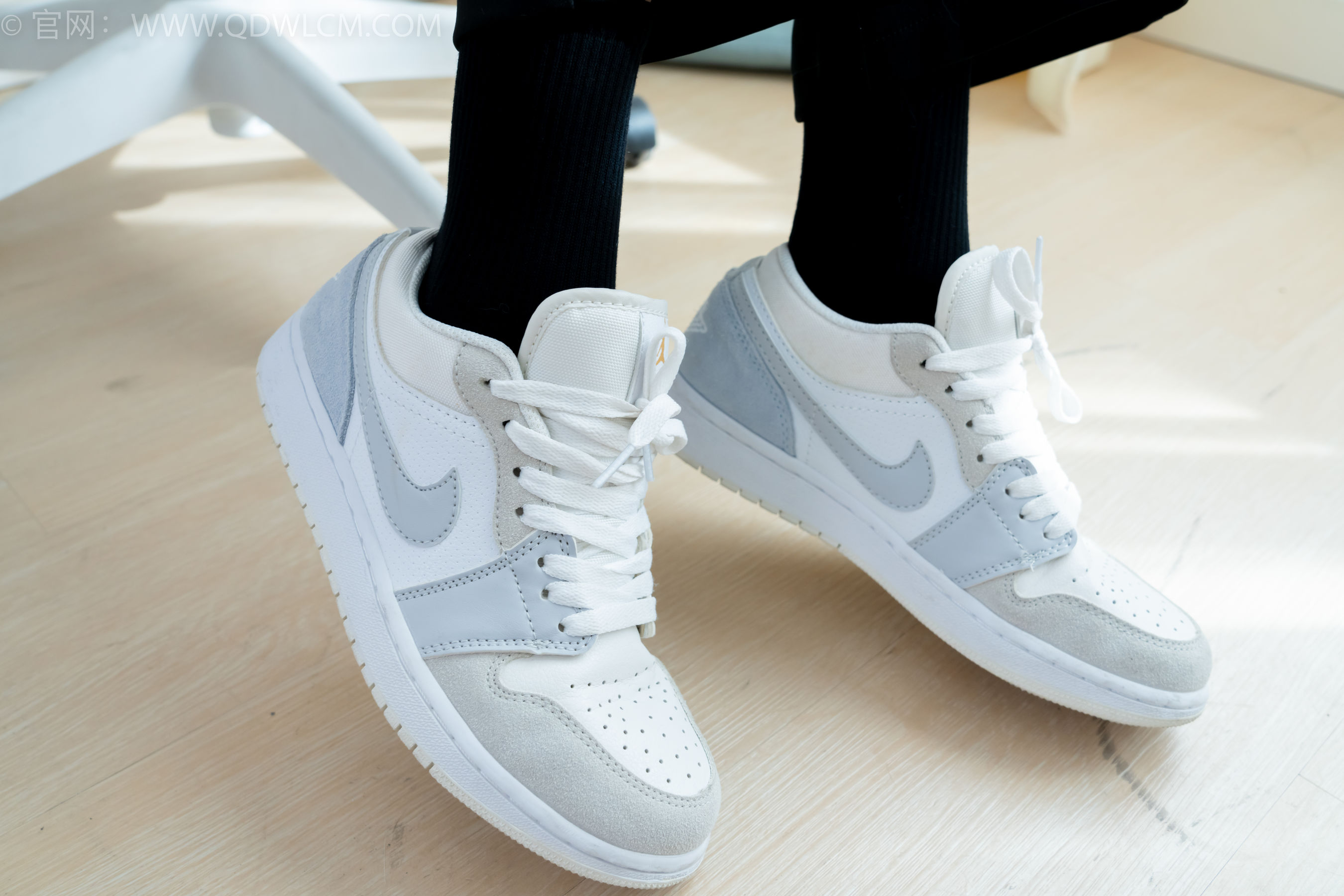 物恋传媒 No.2290 茯苓 - 板鞋、皮鞋、白船袜、黑棉袜、皮筋绑脚老头乐挠脚剧情/(230P)