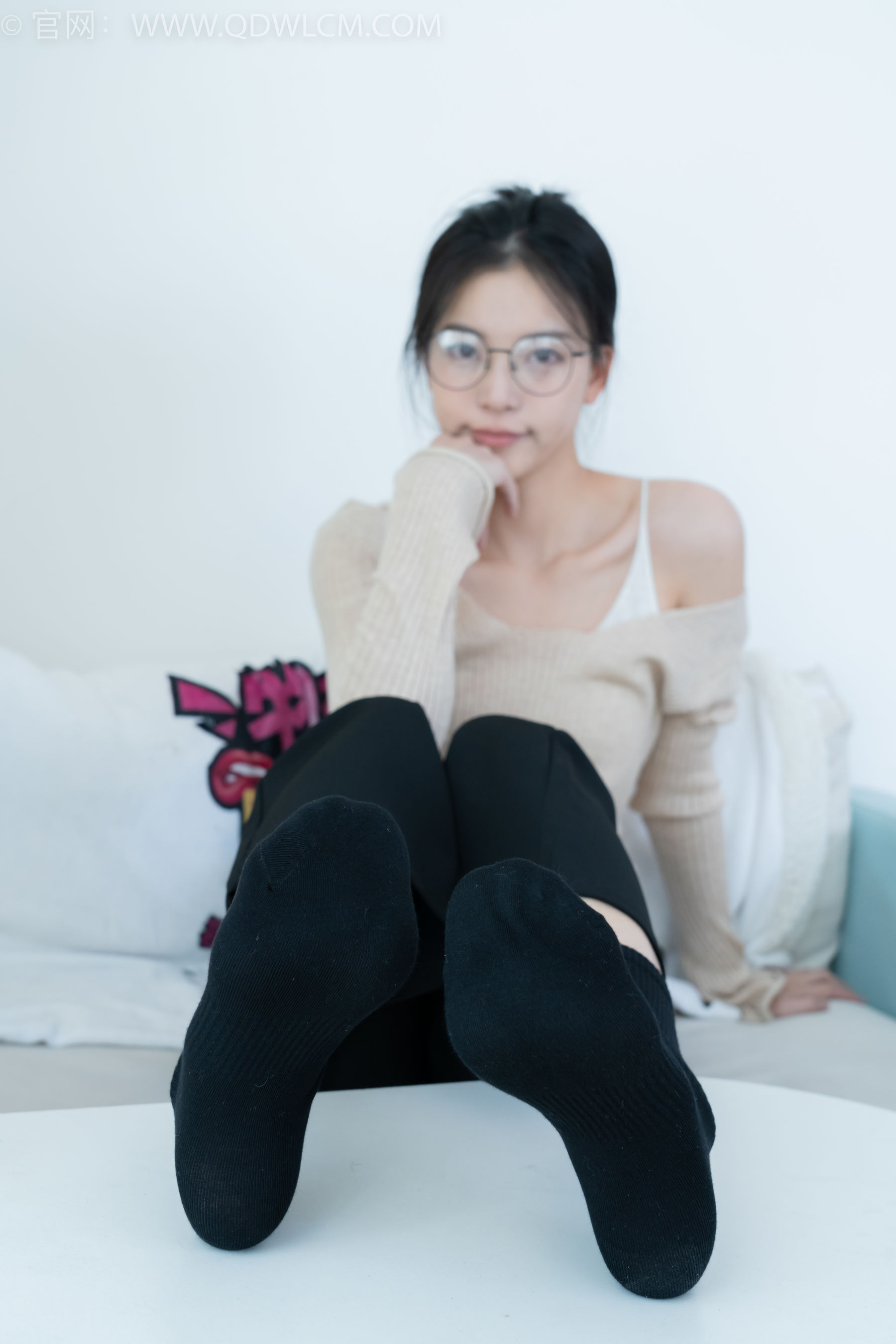 物恋传媒 No.2290 茯苓 - 板鞋、皮鞋、白船袜、黑棉袜、皮筋绑脚老头乐挠脚剧情/(230P)