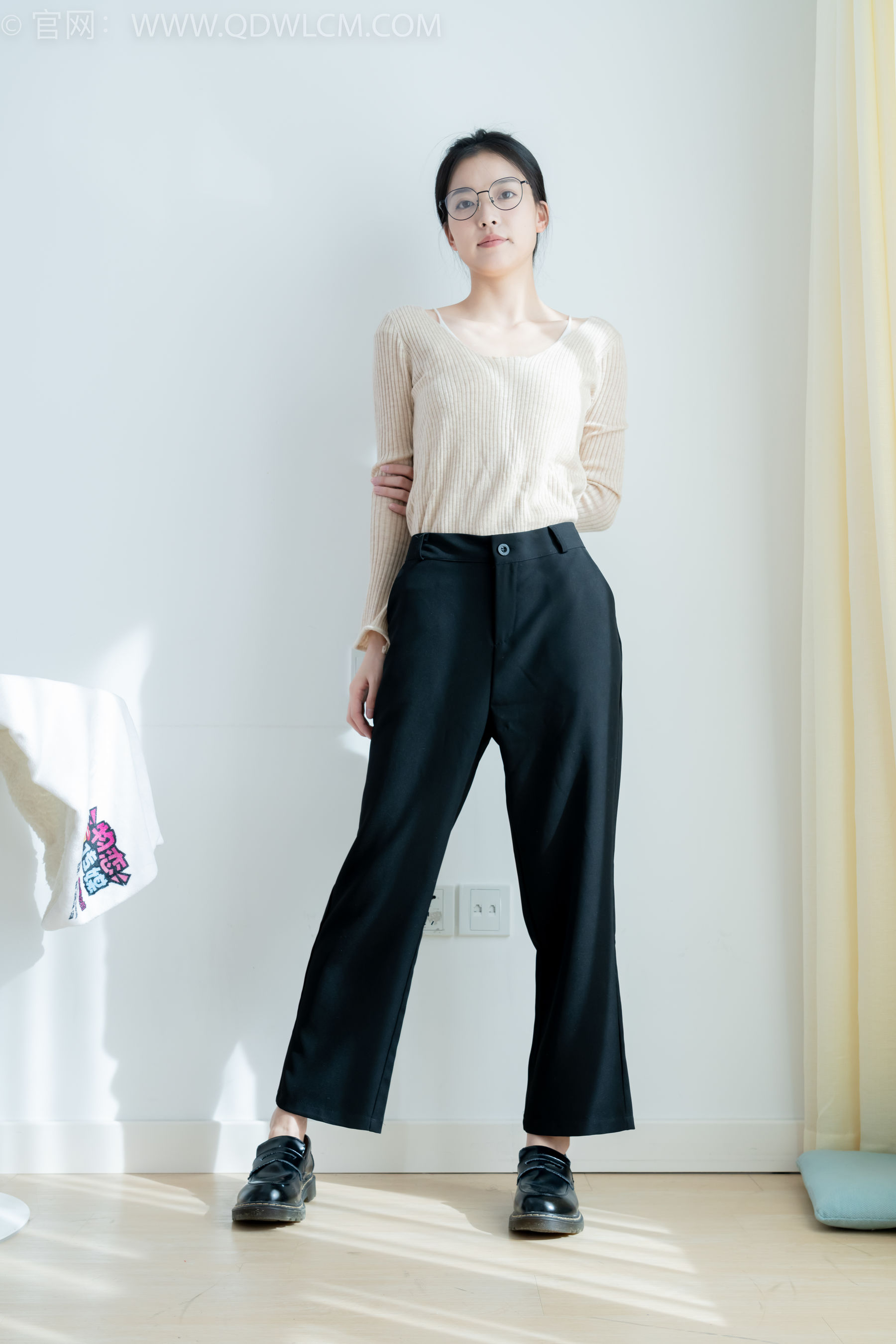 物恋传媒 No.2290 茯苓 - 板鞋、皮鞋、白船袜、黑棉袜、皮筋绑脚老头乐挠脚剧情/(230P)