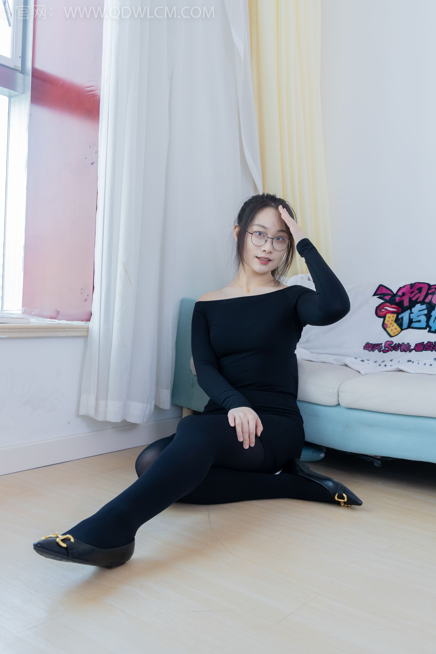 物恋传媒 No.2294 小新 - 平底鞋、厚黑丝、裸足/(150P)