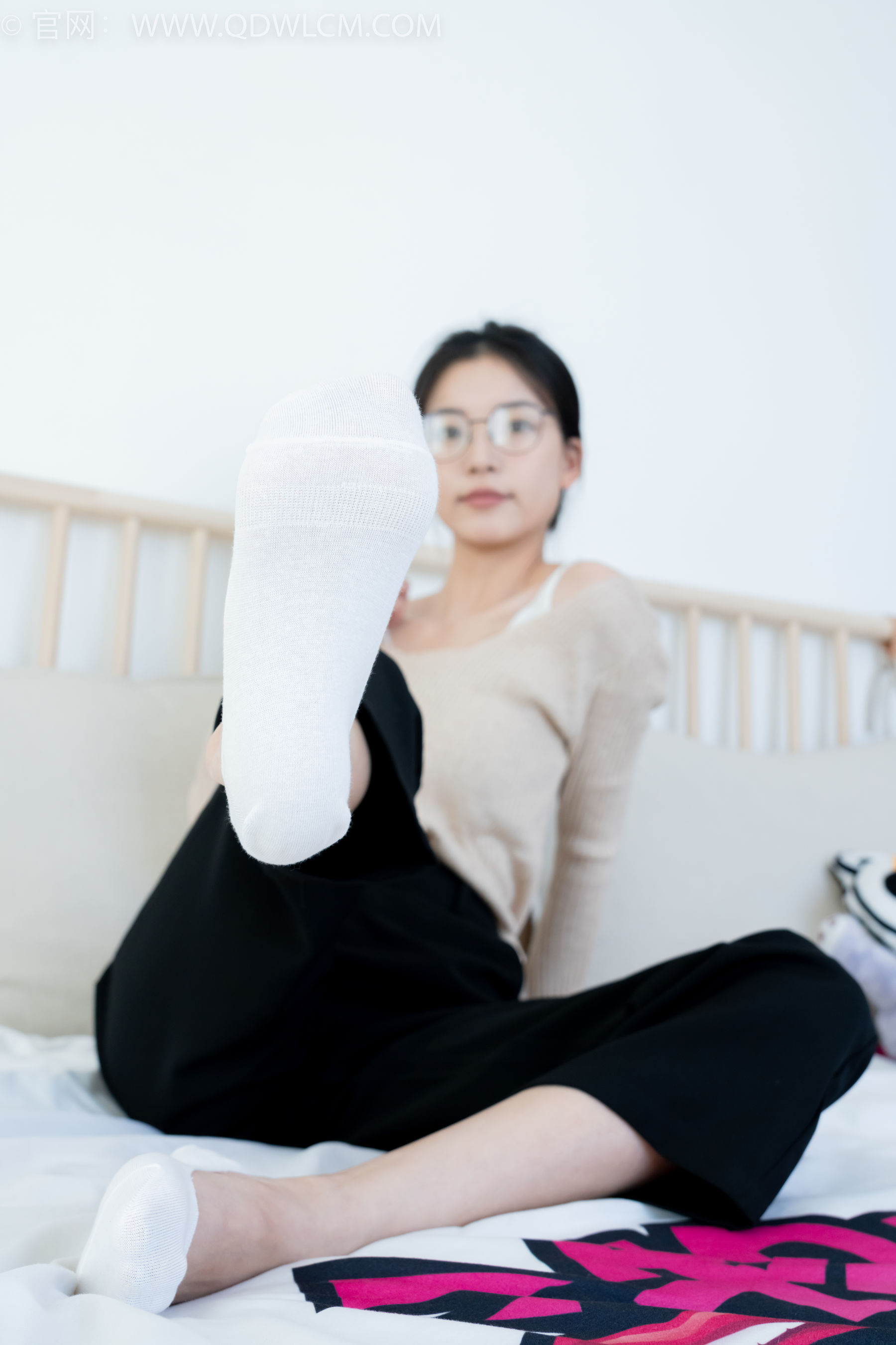 物恋传媒 No.2290 茯苓 - 板鞋、皮鞋、白船袜、黑棉袜、皮筋绑脚老头乐挠脚剧情/(230P)