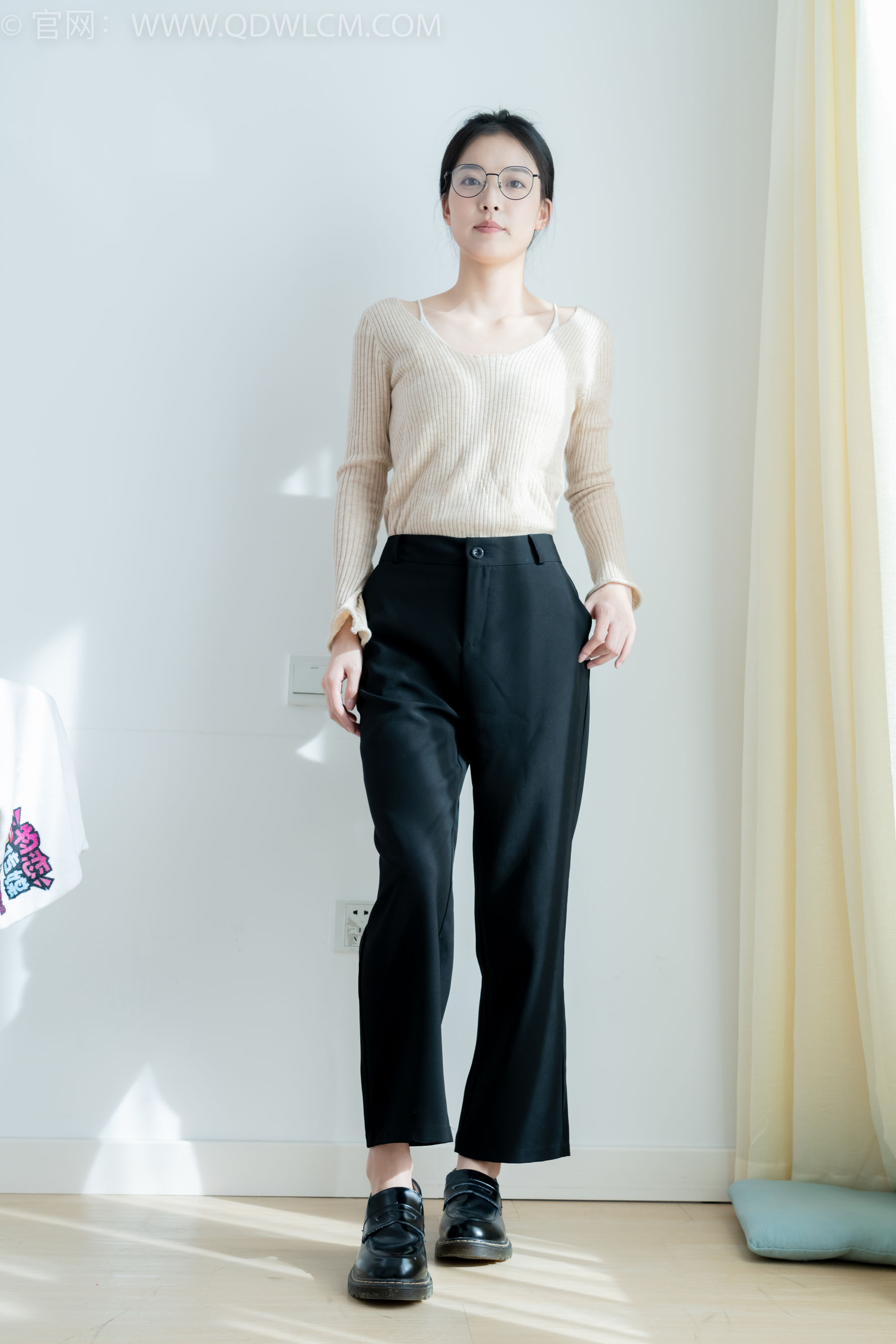 物恋传媒 No.2290 茯苓 - 板鞋、皮鞋、白船袜、黑棉袜、皮筋绑脚老头乐挠脚剧情/(230P)