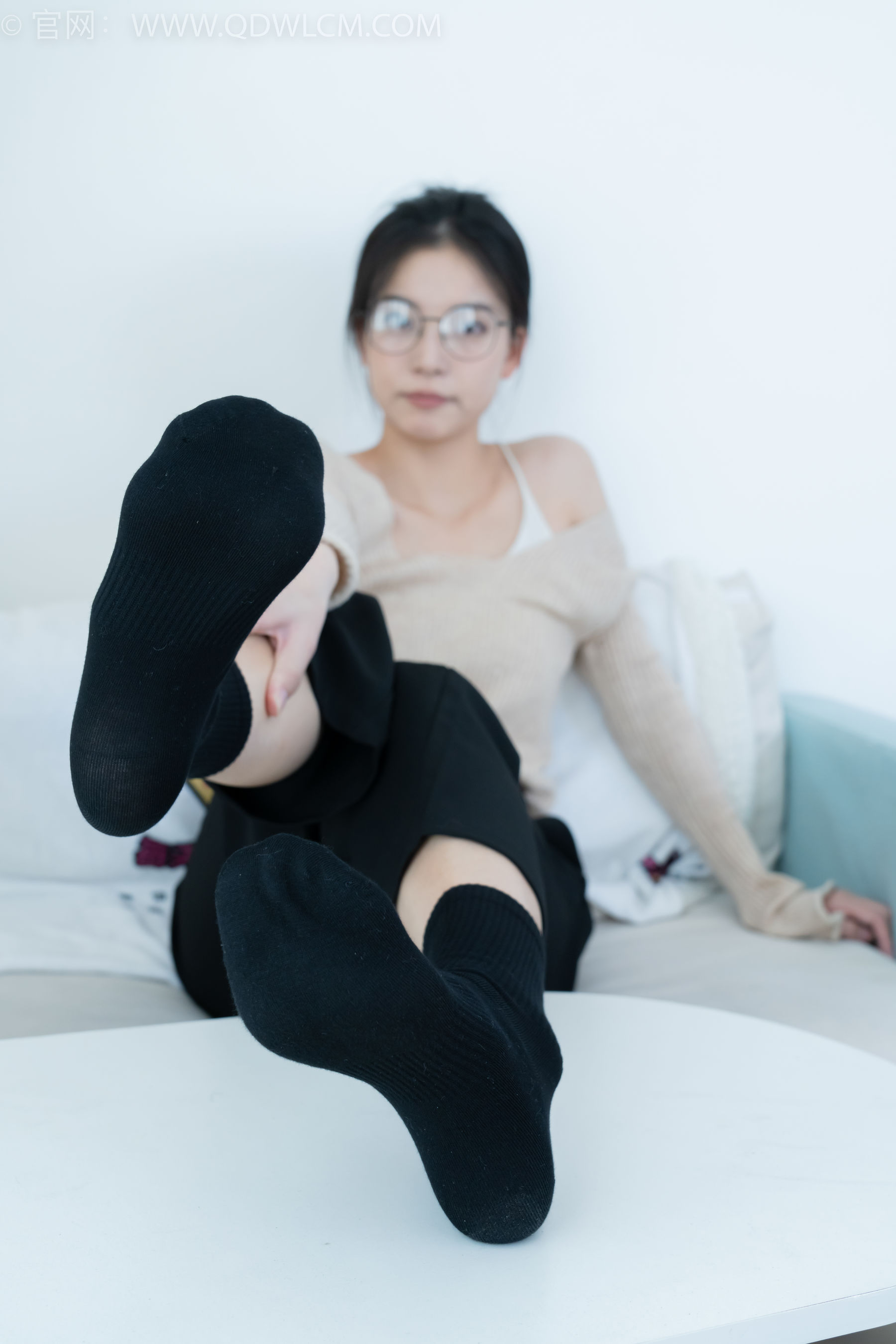 物恋传媒 No.2290 茯苓 - 板鞋、皮鞋、白船袜、黑棉袜、皮筋绑脚老头乐挠脚剧情/(230P)