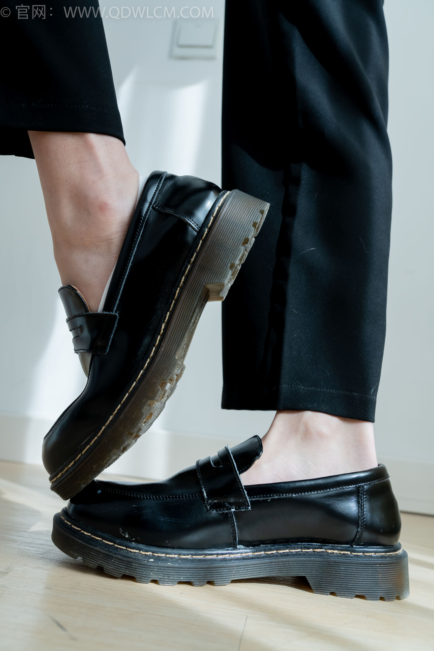 物恋传媒 No.2290 茯苓 - 板鞋、皮鞋、白船袜、黑棉袜、皮筋绑脚老头乐挠脚剧情/(230P)