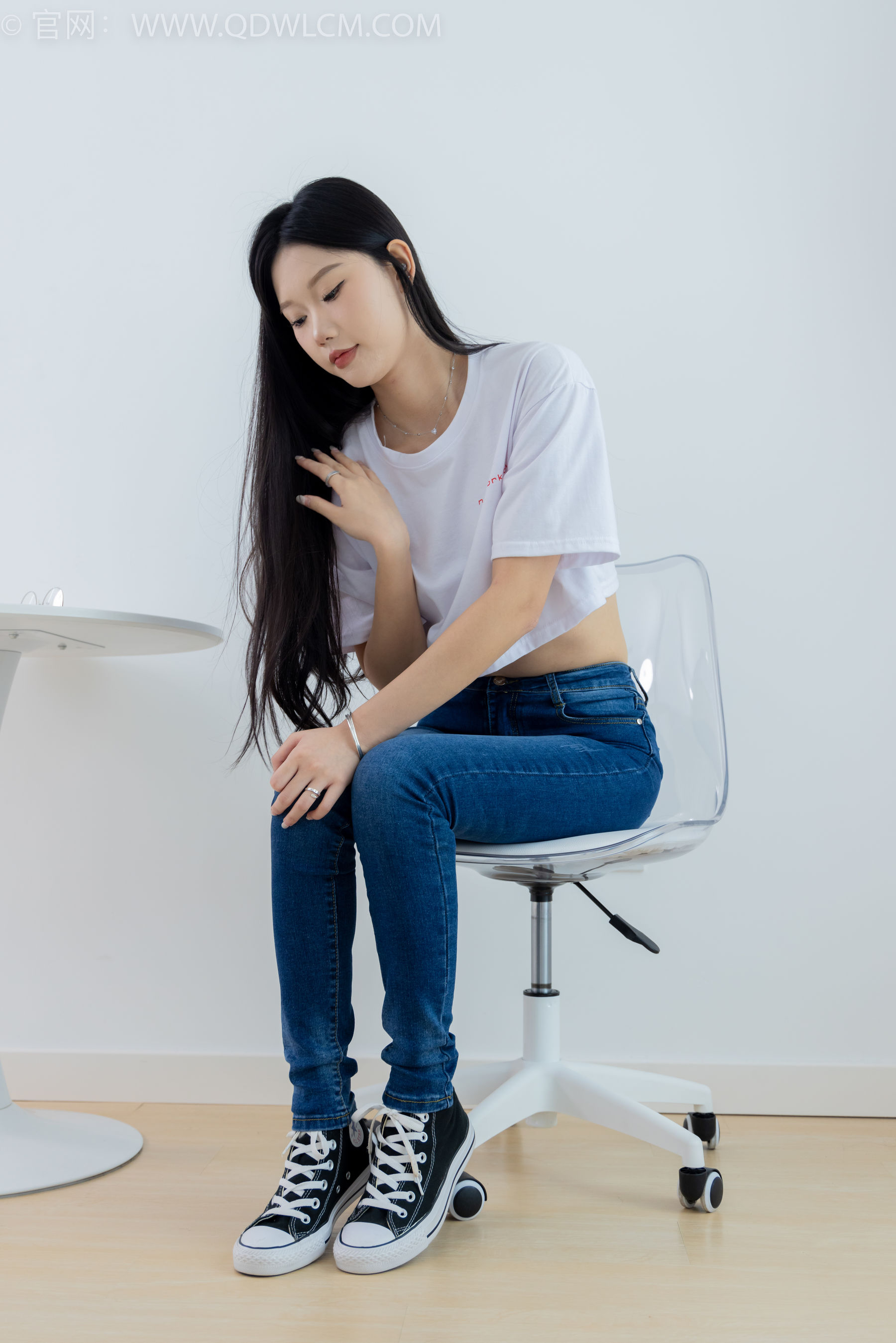 物恋传媒 No.2293 小竹 - 匡威帆布鞋、粉色船袜、肚子疼揉肚子剧情/(160P)