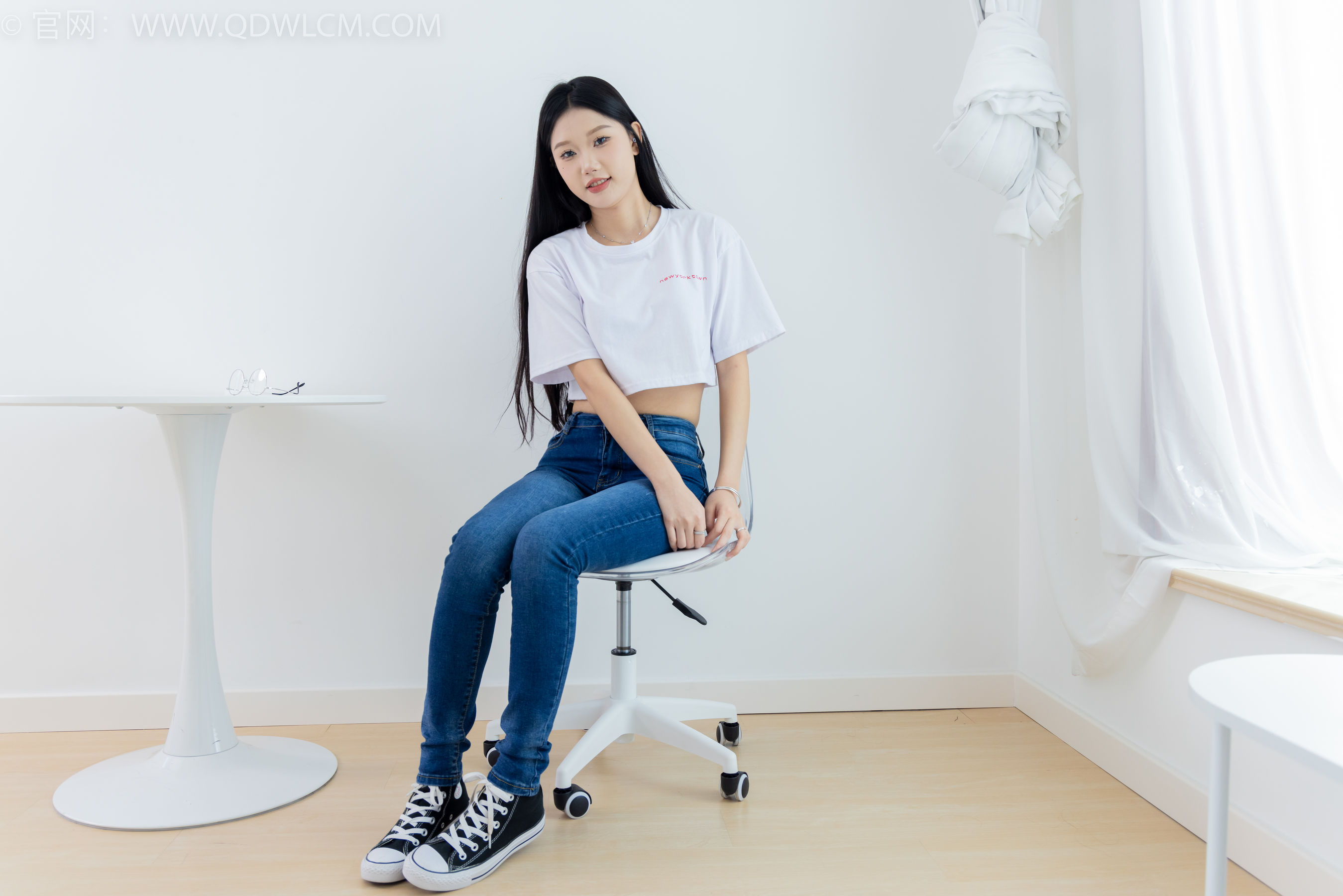 物恋传媒 No.2293 小竹 - 匡威帆布鞋、粉色船袜、肚子疼揉肚子剧情/(160P)