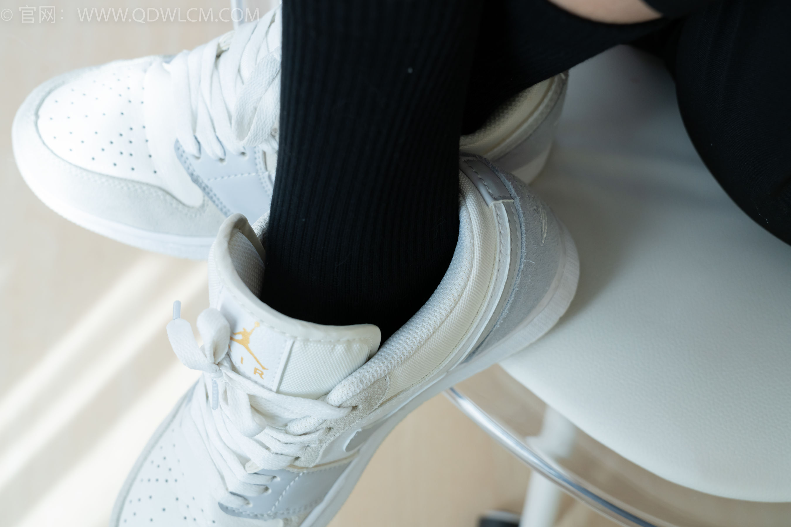 物恋传媒 No.2290 茯苓 - 板鞋、皮鞋、白船袜、黑棉袜、皮筋绑脚老头乐挠脚剧情/(230P)