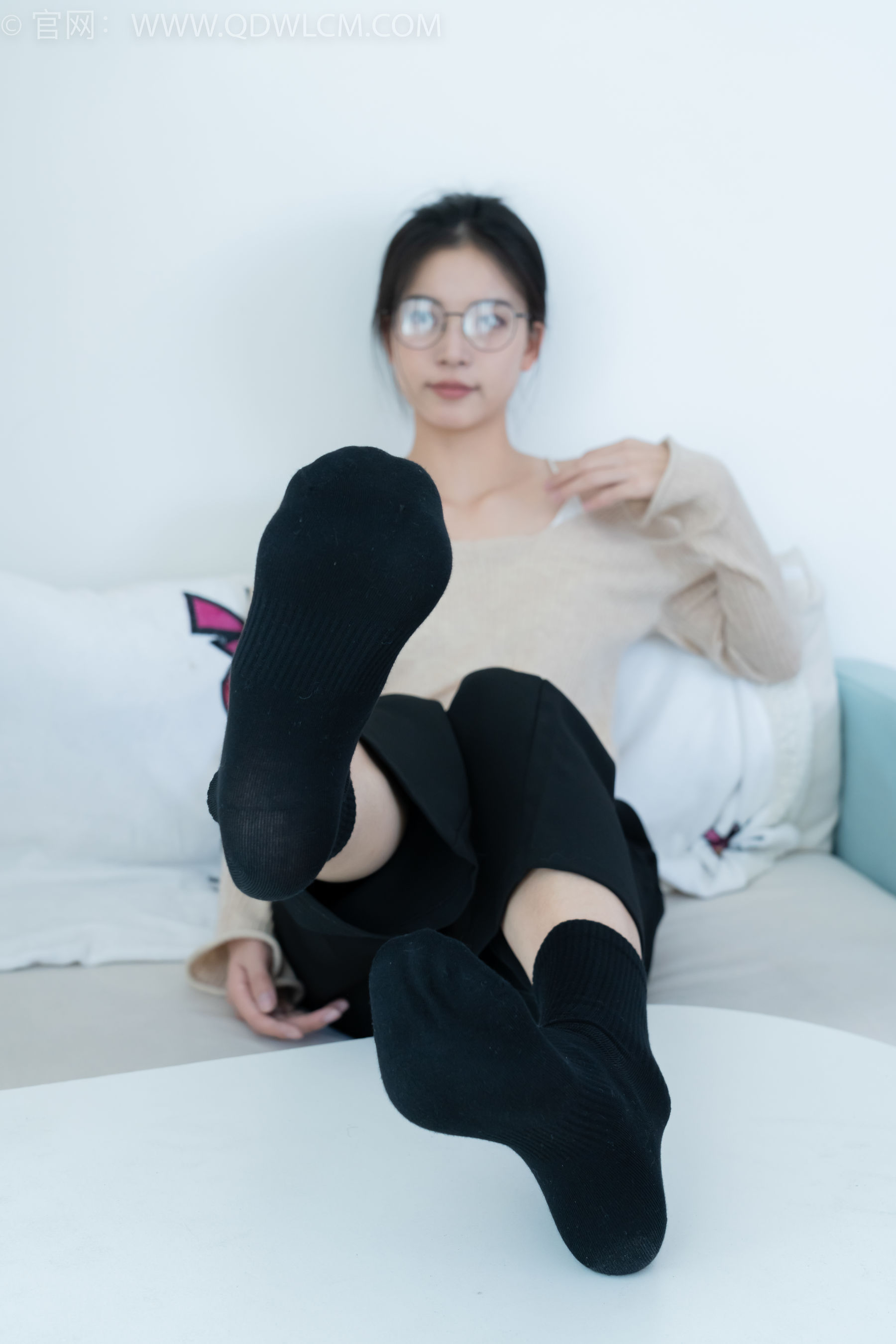 物恋传媒 No.2290 茯苓 - 板鞋、皮鞋、白船袜、黑棉袜、皮筋绑脚老头乐挠脚剧情/(230P)