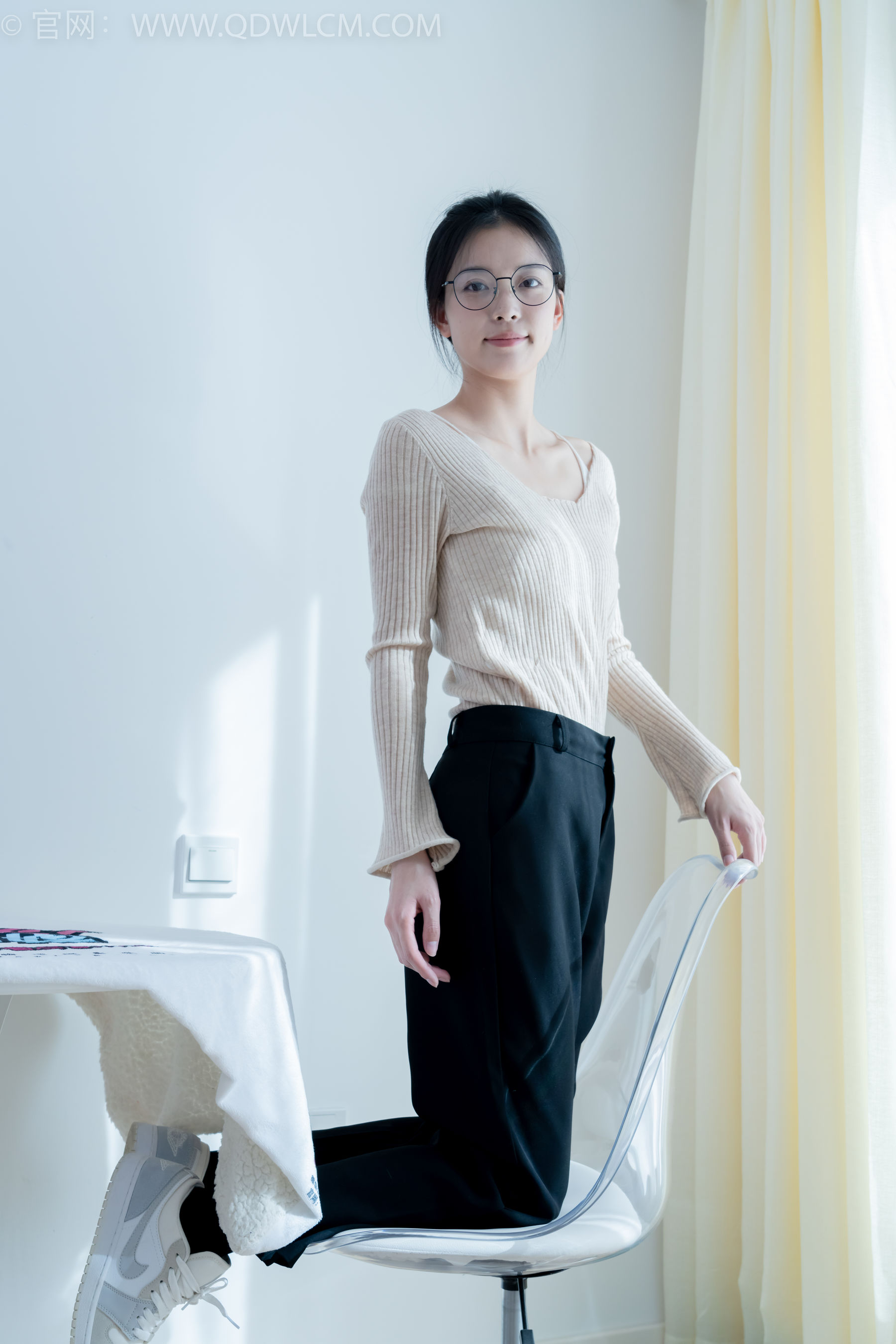 物恋传媒 No.2290 茯苓 - 板鞋、皮鞋、白船袜、黑棉袜、皮筋绑脚老头乐挠脚剧情/(230P)