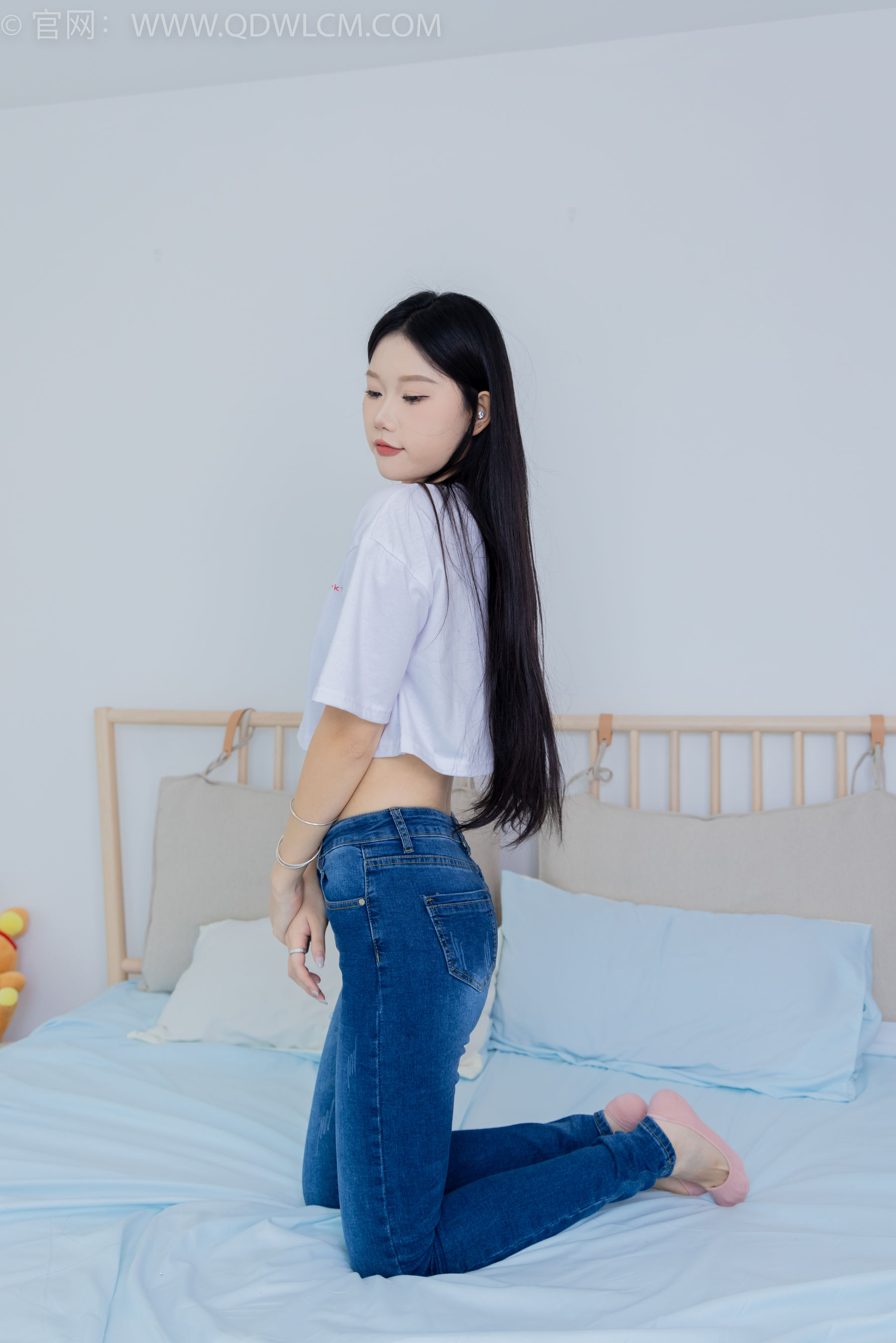 物恋传媒 No.2293 小竹 - 匡威帆布鞋、粉色船袜、肚子疼揉肚子剧情/(160P)