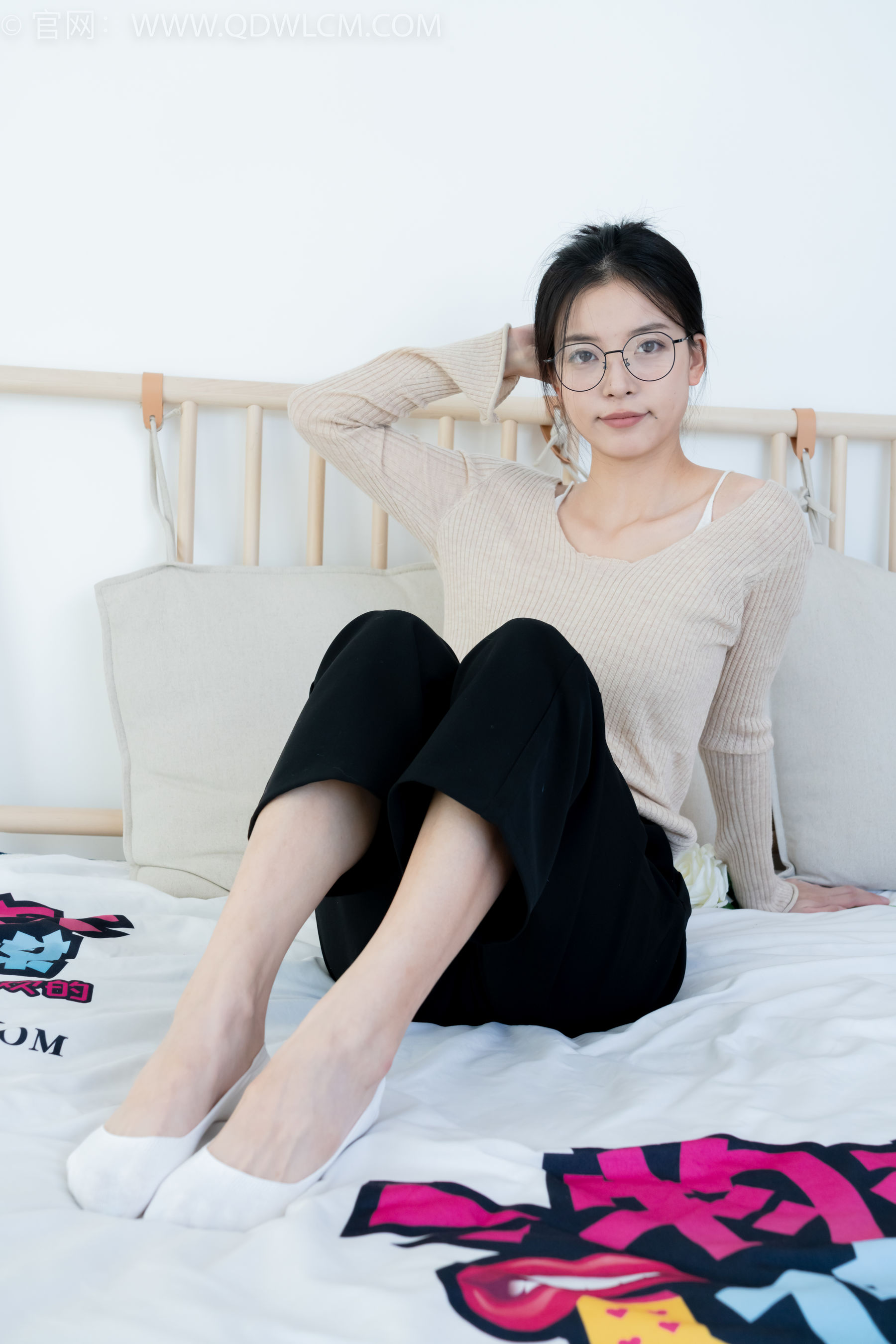 物恋传媒 No.2290 茯苓 - 板鞋、皮鞋、白船袜、黑棉袜、皮筋绑脚老头乐挠脚剧情/(230P)