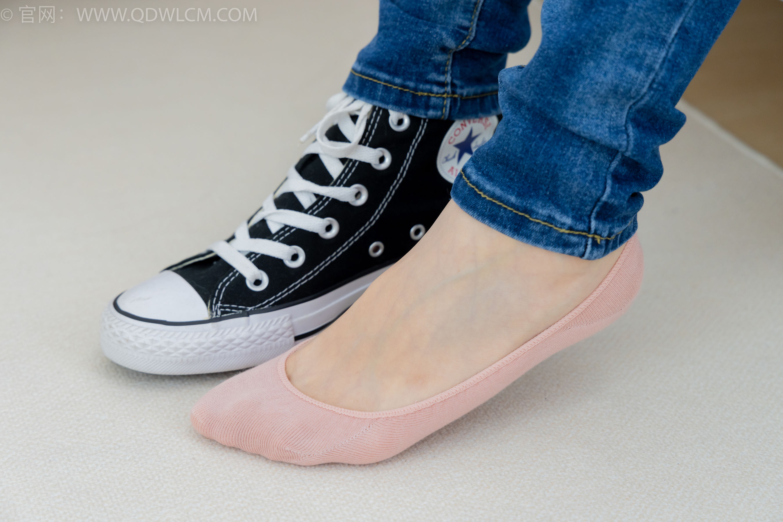 物恋传媒 No.2293 小竹 - 匡威帆布鞋、粉色船袜、肚子疼揉肚子剧情/(160P)