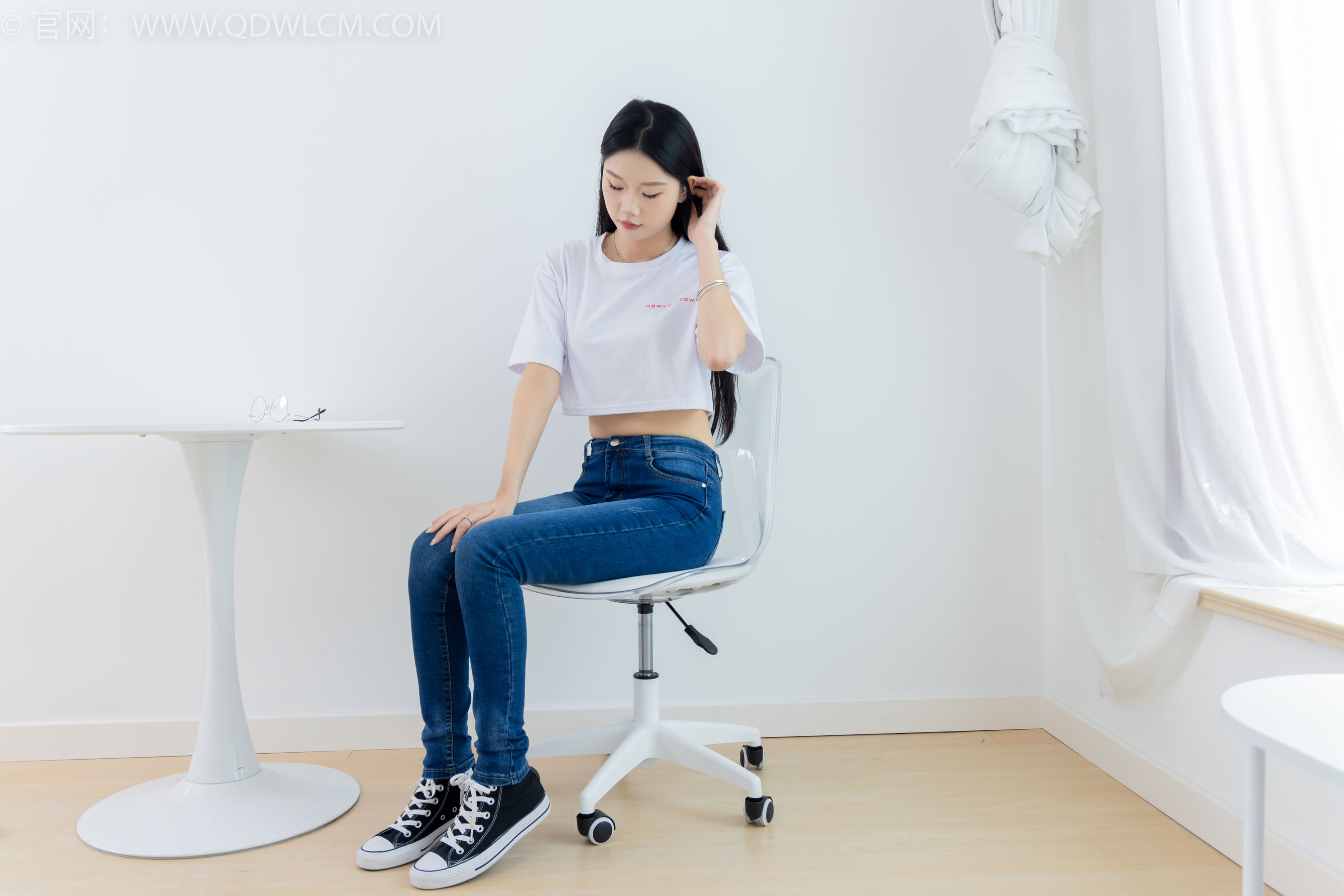 物恋传媒 No.2293 小竹 - 匡威帆布鞋、粉色船袜、肚子疼揉肚子剧情/(160P)