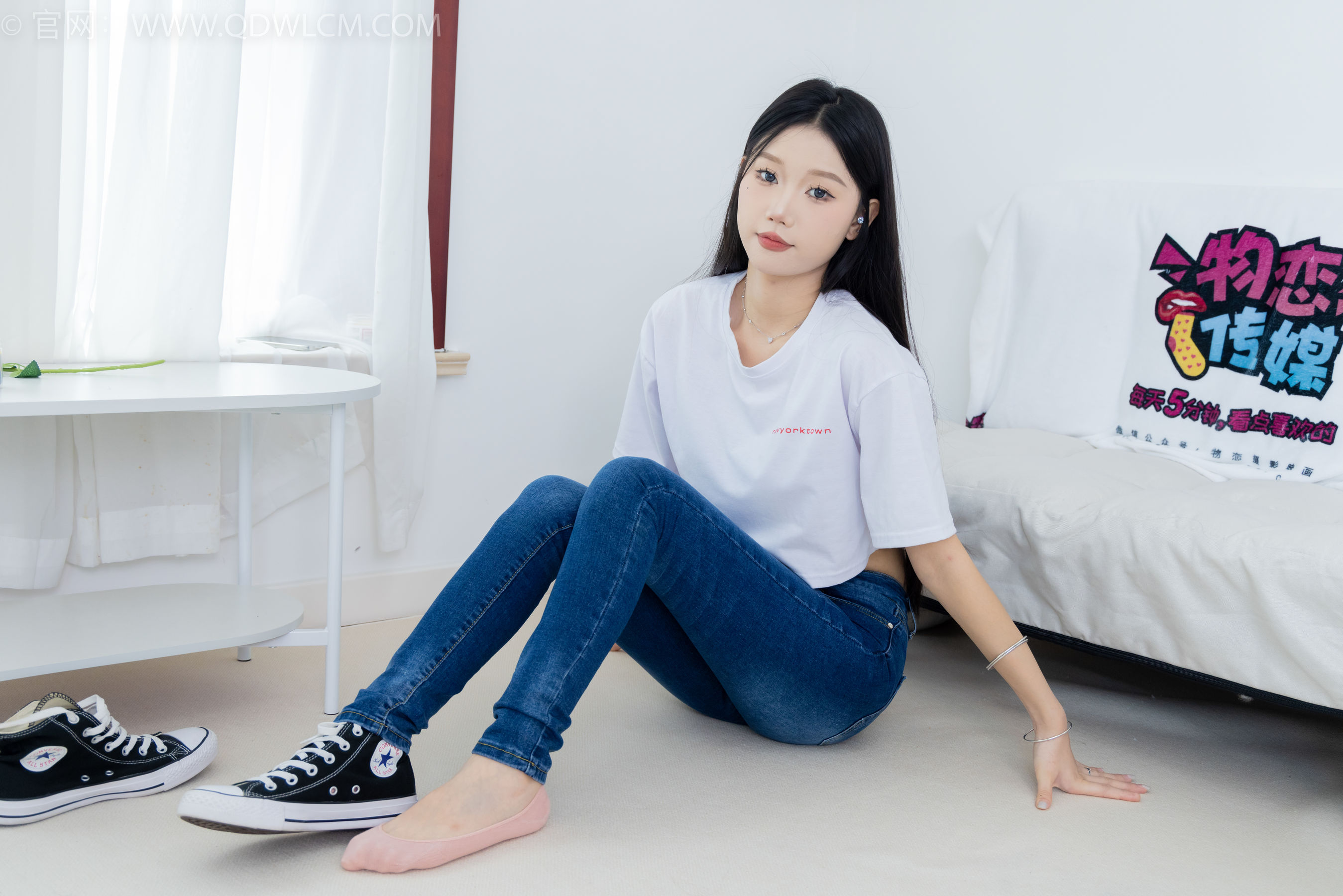 物恋传媒 No.2293 小竹 - 匡威帆布鞋、粉色船袜、肚子疼揉肚子剧情/(160P)