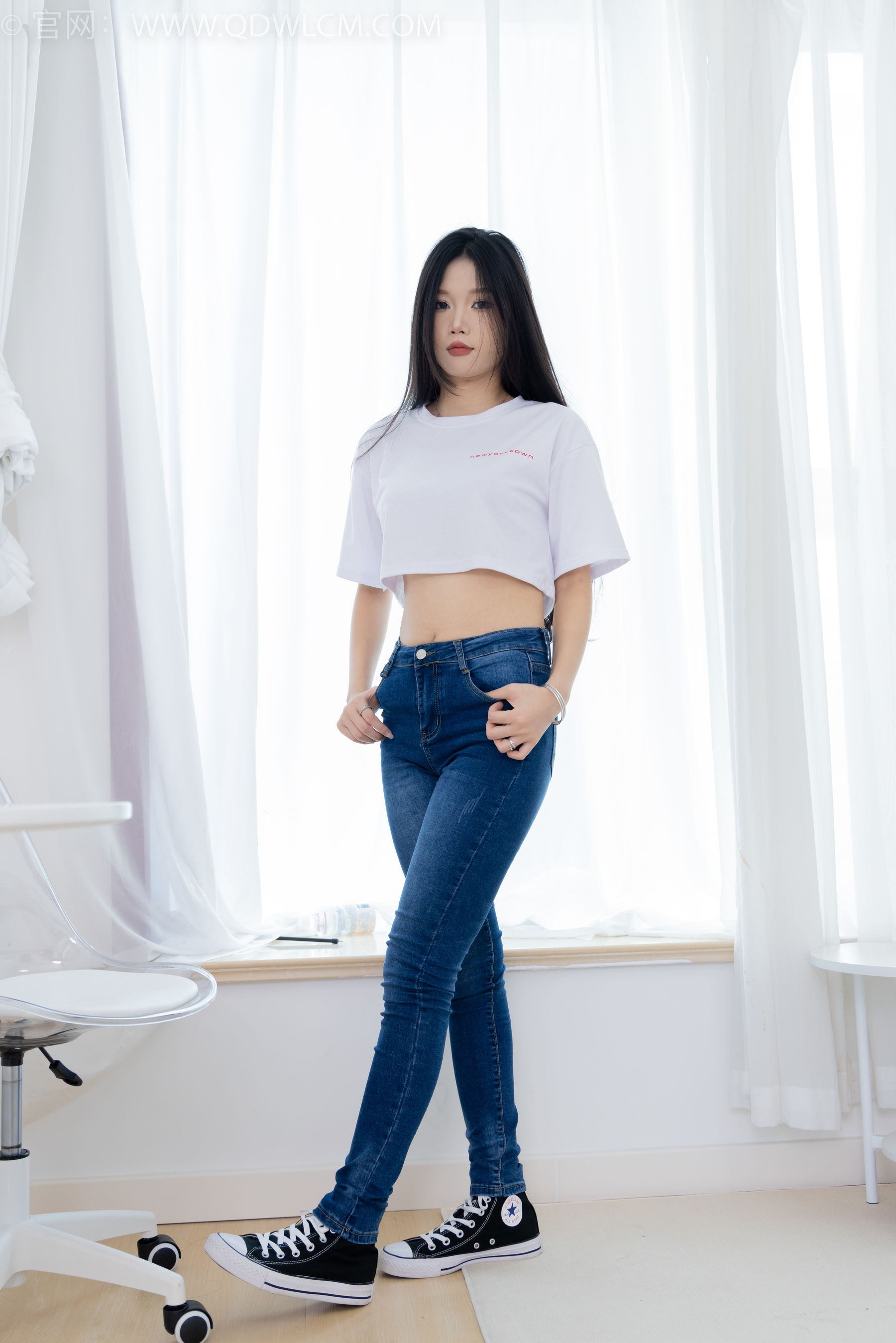 物恋传媒 No.2293 小竹 - 匡威帆布鞋、粉色船袜、肚子疼揉肚子剧情/(160P)