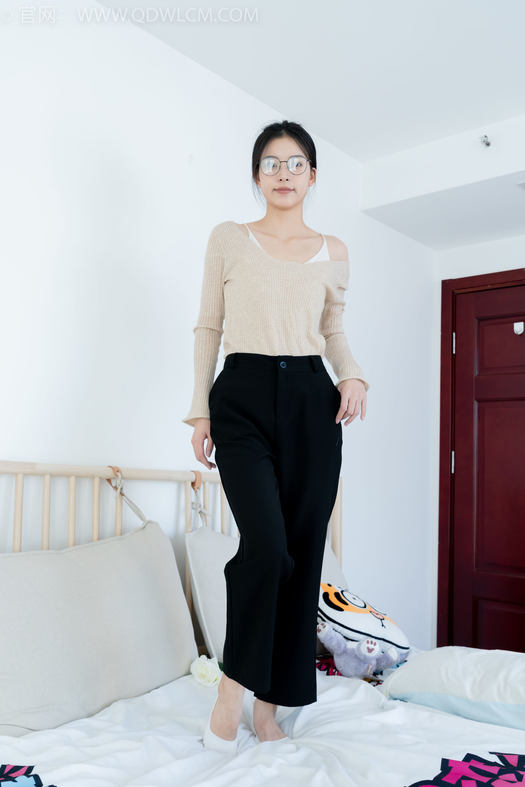 物恋传媒 No.2290 茯苓 - 板鞋、皮鞋、白船袜、黑棉袜、皮筋绑脚老头乐挠脚剧情/(230P)