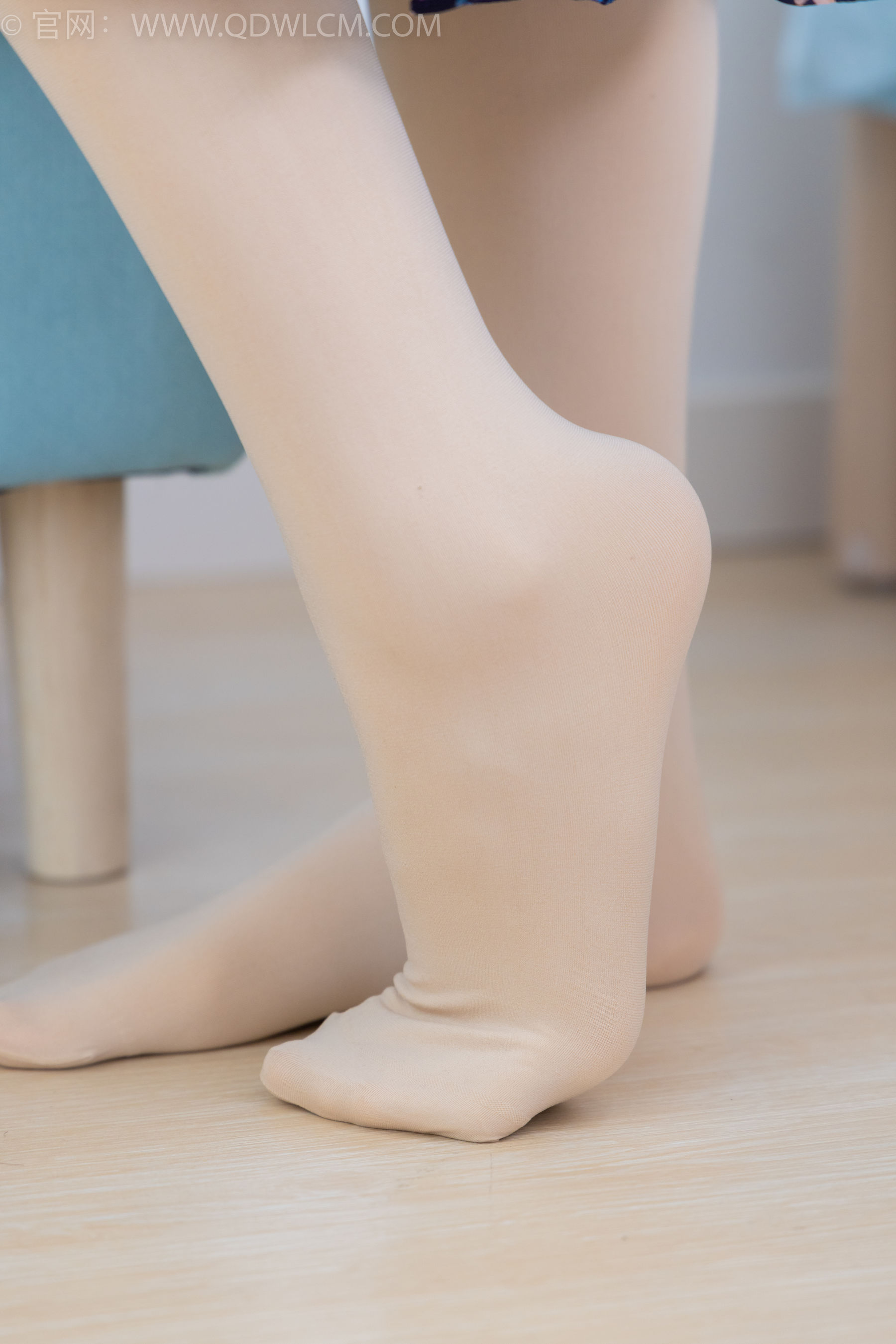 物恋传媒 No.2292 小酒 - 短靴、厚肉丝、踩小蛋糕剧情/(150P)