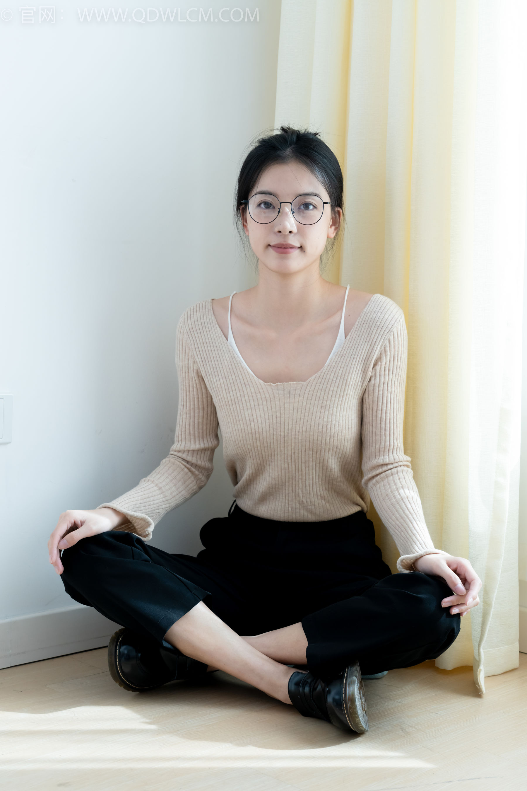 物恋传媒 No.2290 茯苓 - 板鞋、皮鞋、白船袜、黑棉袜、皮筋绑脚老头乐挠脚剧情/(230P)