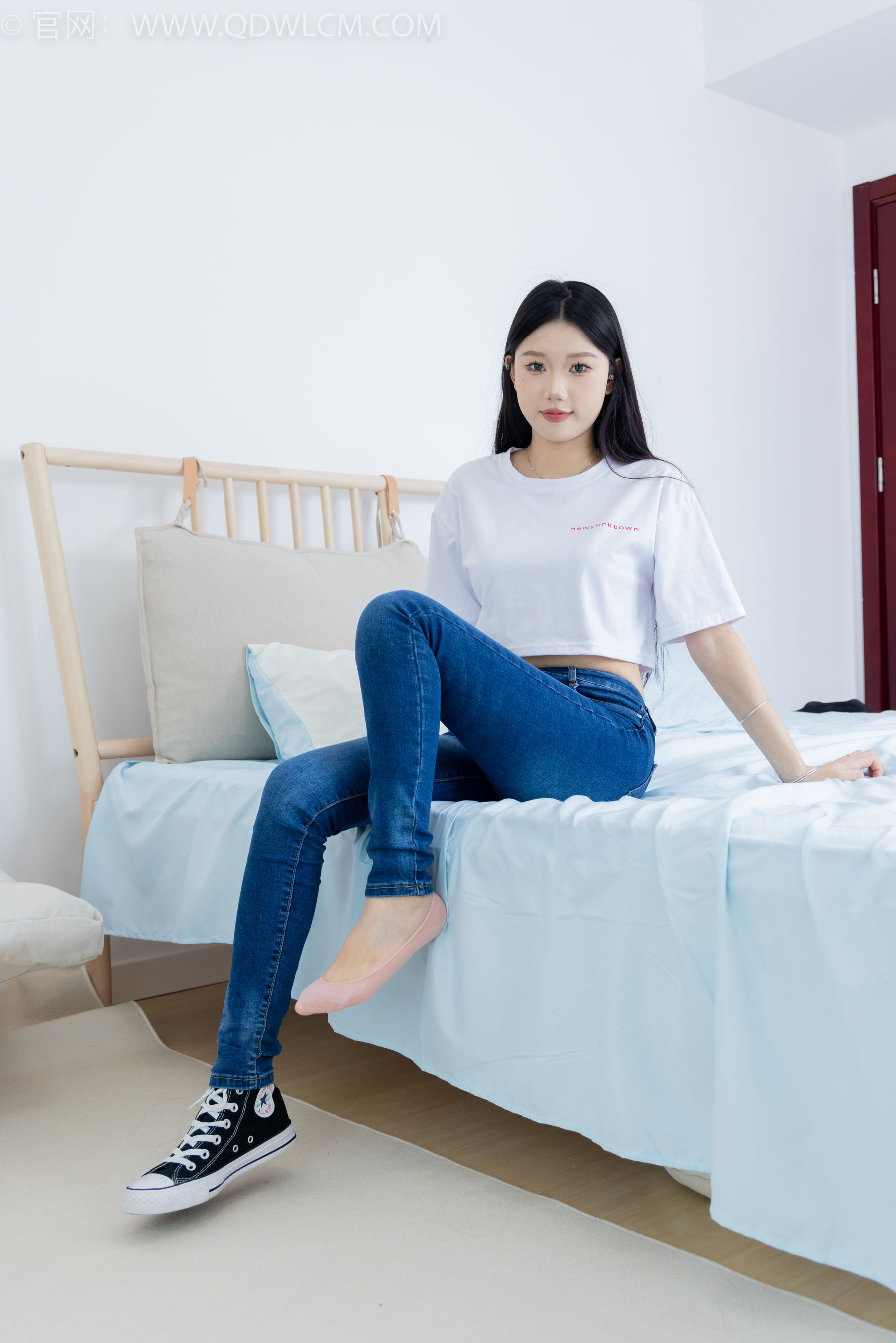 物恋传媒 No.2293 小竹 - 匡威帆布鞋、粉色船袜、肚子疼揉肚子剧情/(160P)