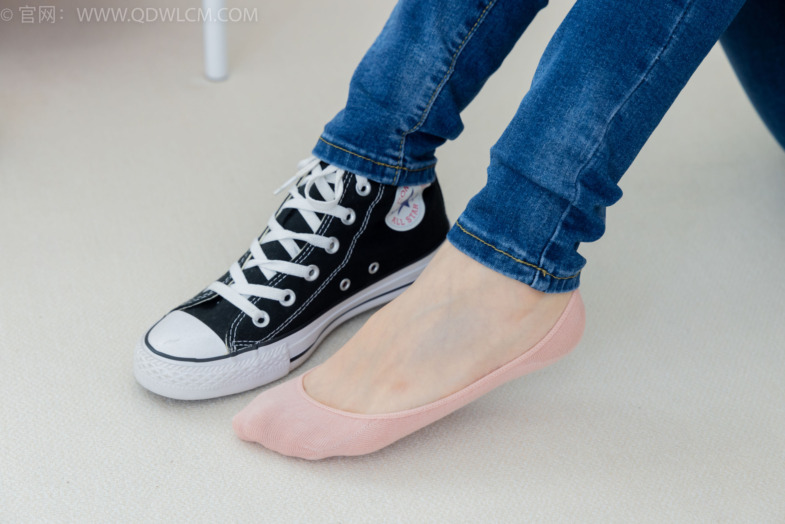 物恋传媒 No.2293 小竹 - 匡威帆布鞋、粉色船袜、肚子疼揉肚子剧情/(160P)