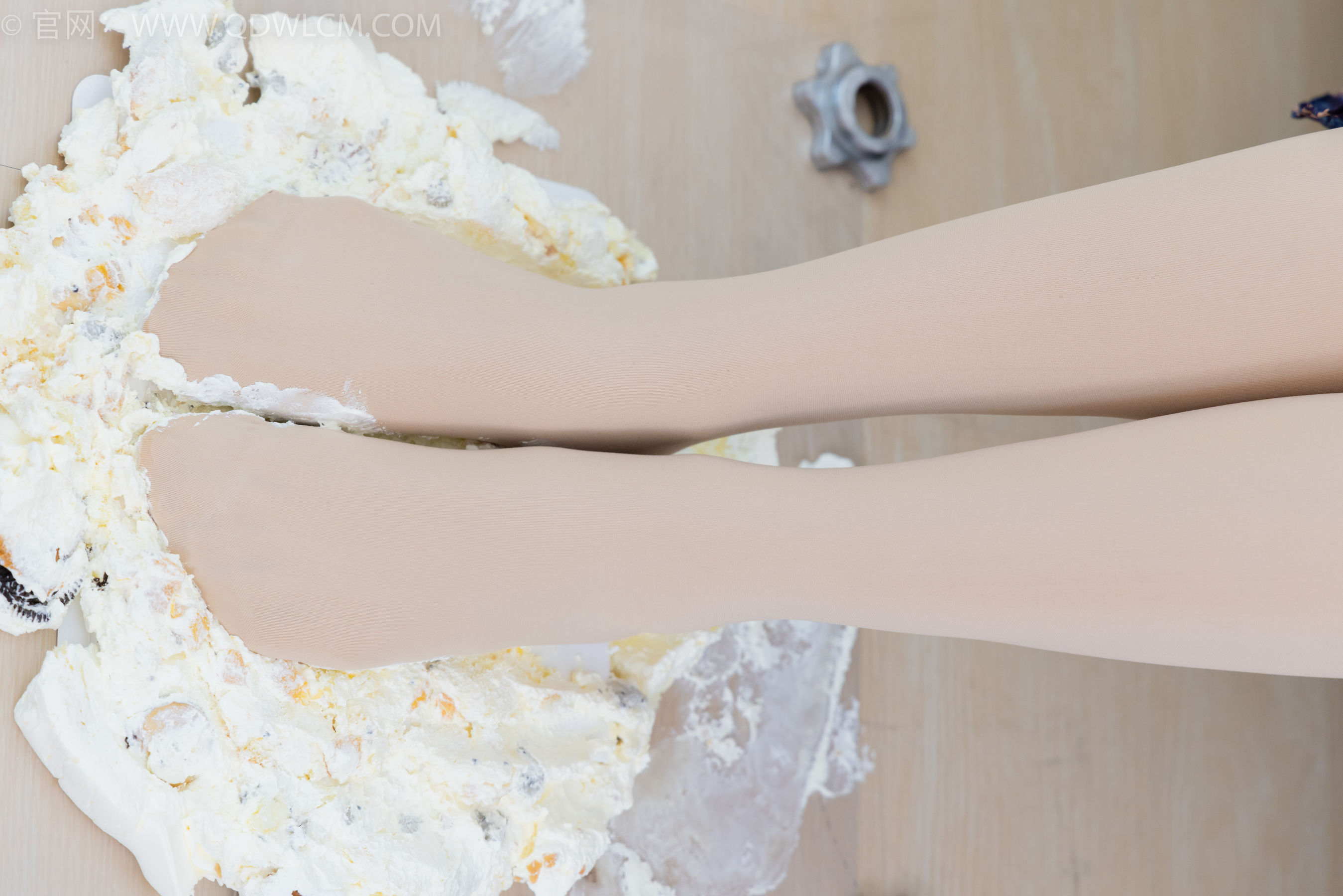 物恋传媒 No.2292 小酒 - 短靴、厚肉丝、踩小蛋糕剧情/(150P)