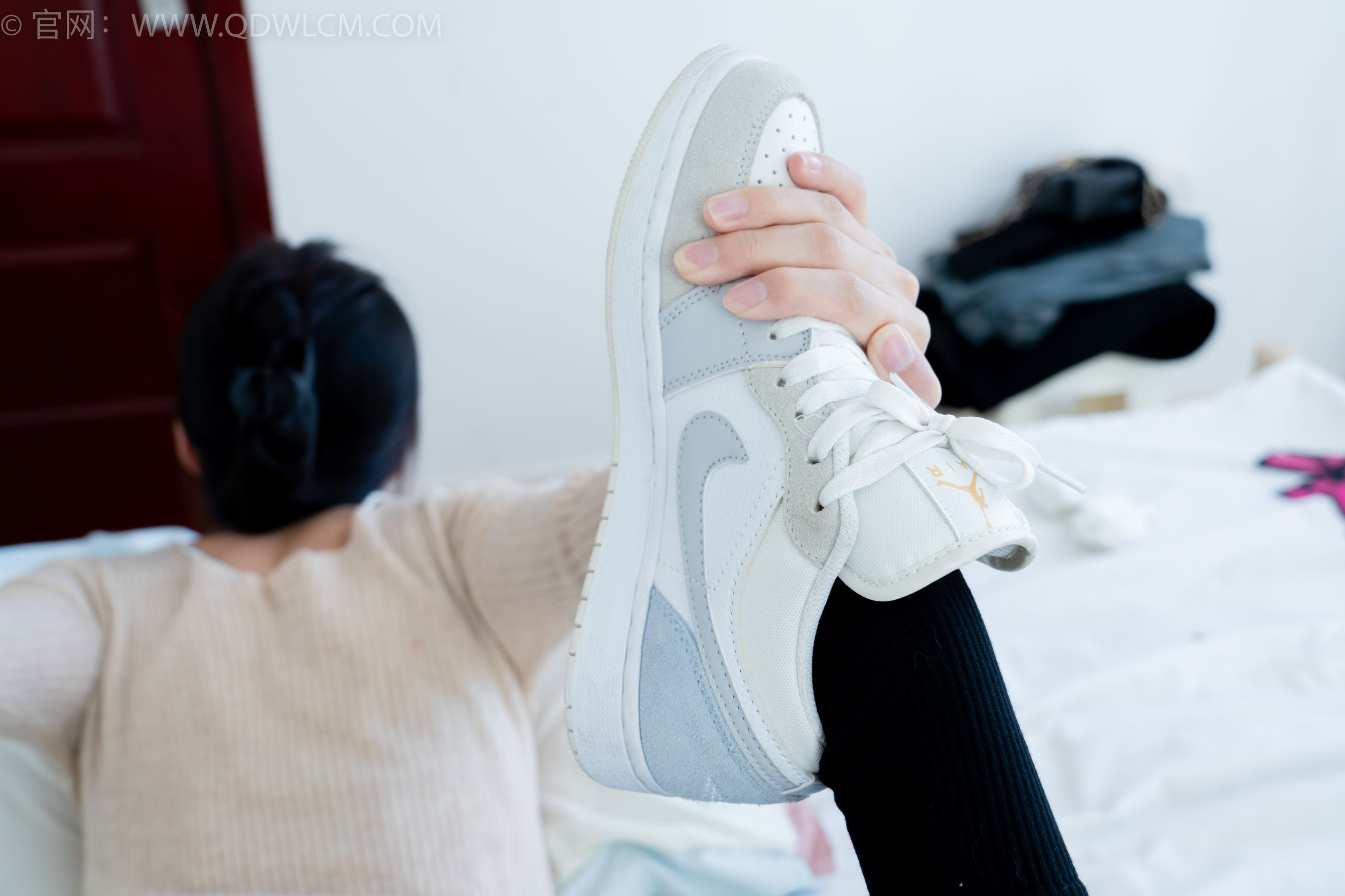 物恋传媒 No.2290 茯苓 - 板鞋、皮鞋、白船袜、黑棉袜、皮筋绑脚老头乐挠脚剧情/(230P)