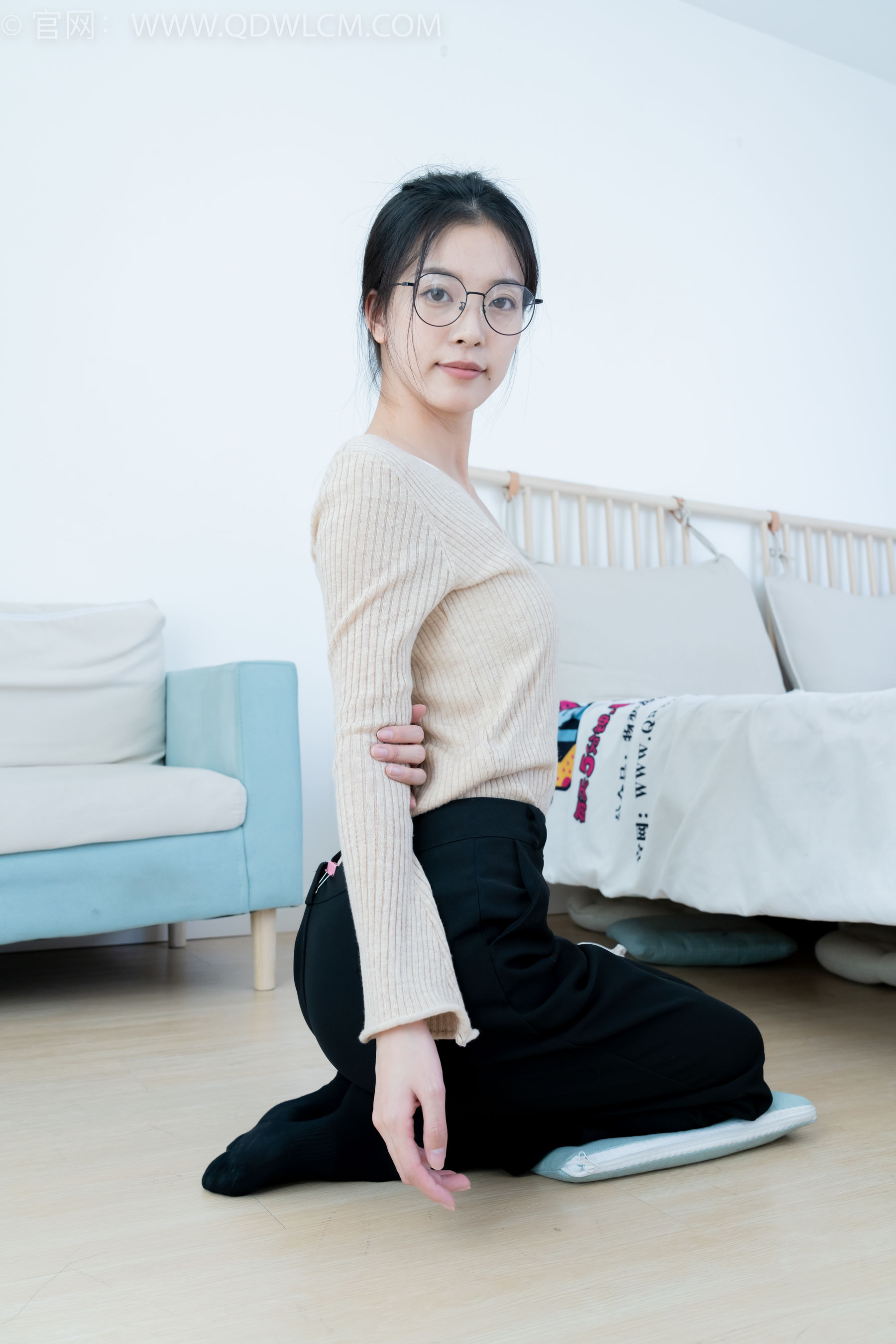 物恋传媒 No.2290 茯苓 - 板鞋、皮鞋、白船袜、黑棉袜、皮筋绑脚老头乐挠脚剧情/(230P)