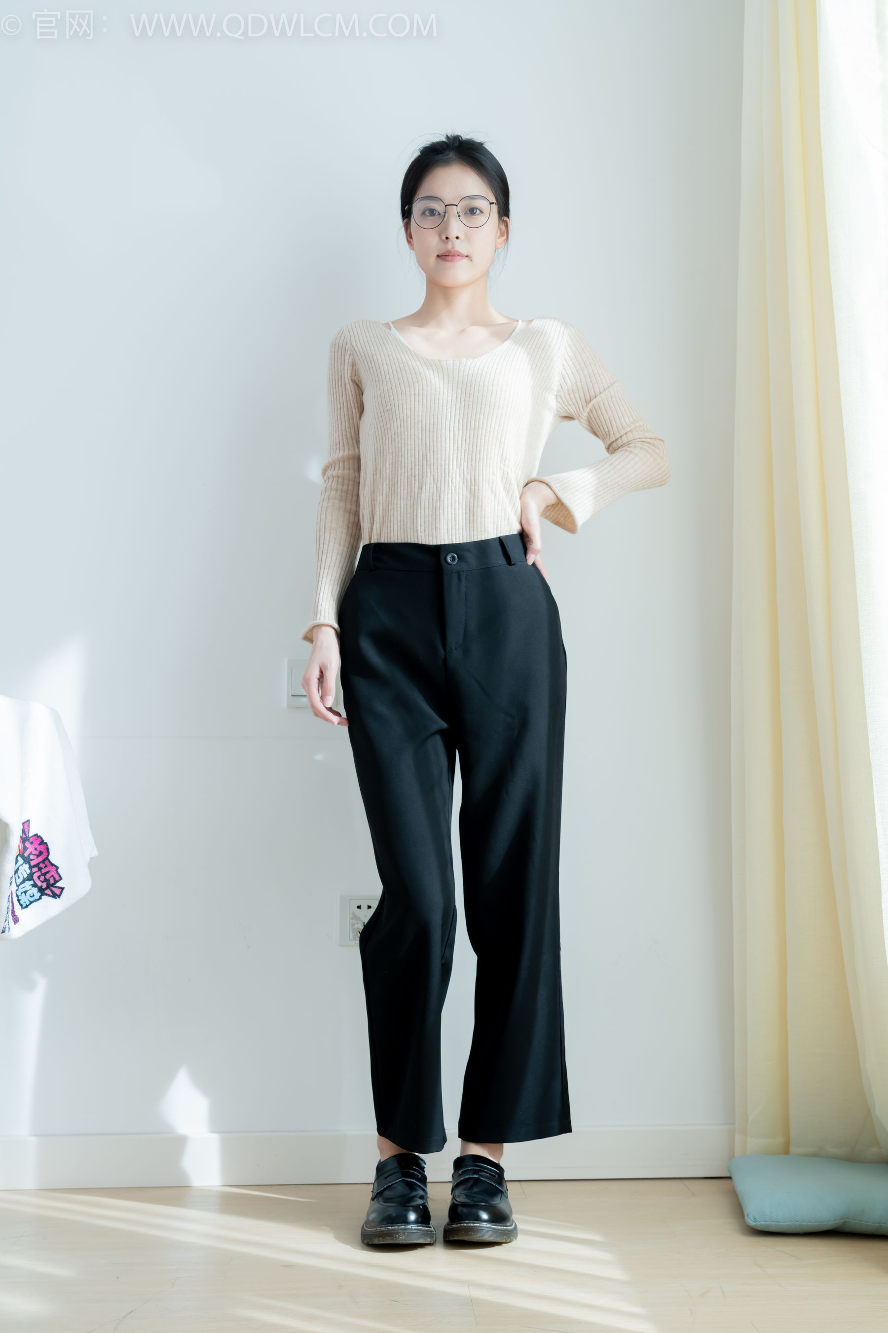 物恋传媒 No.2290 茯苓 - 板鞋、皮鞋、白船袜、黑棉袜、皮筋绑脚老头乐挠脚剧情/(230P)