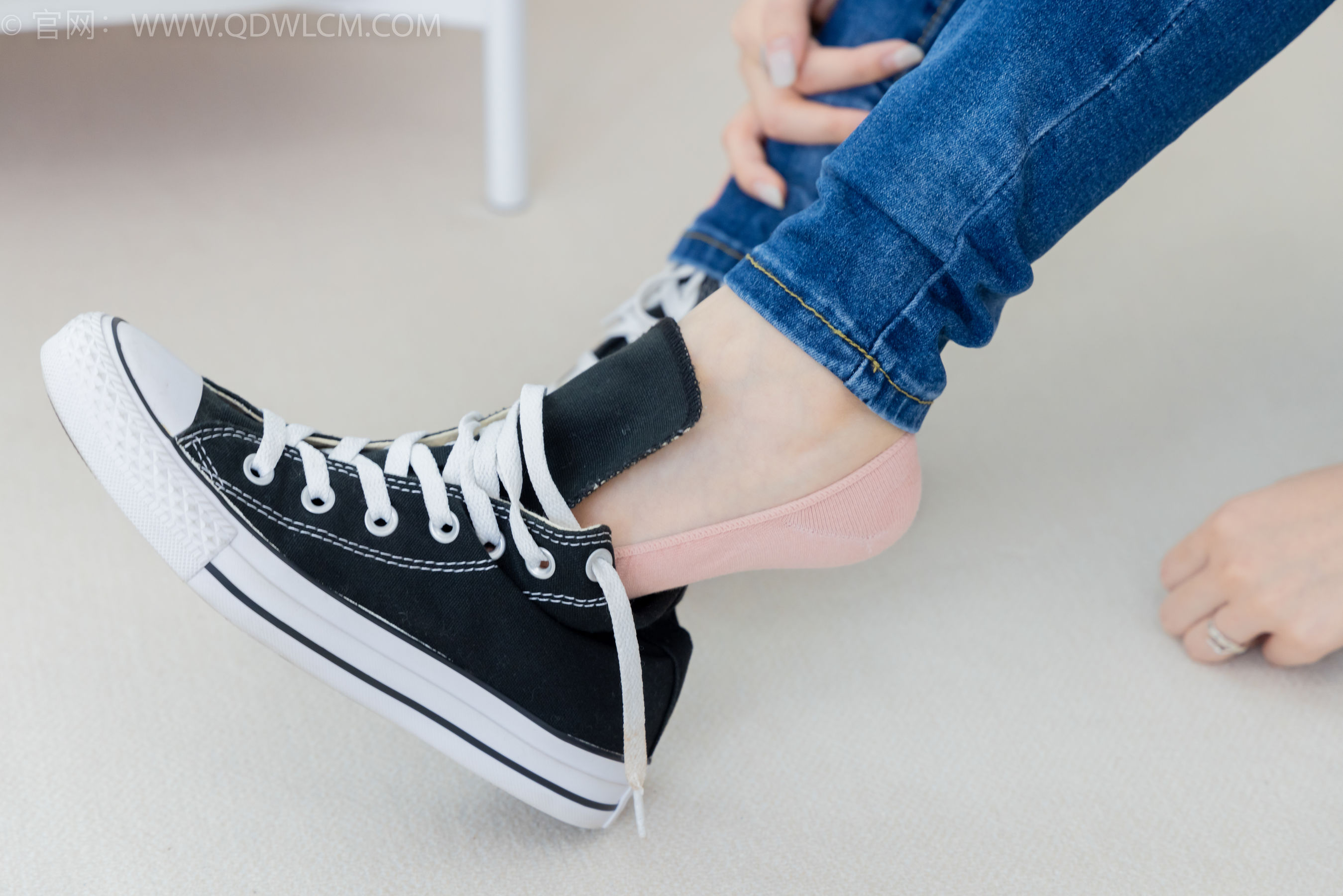 物恋传媒 No.2293 小竹 - 匡威帆布鞋、粉色船袜、肚子疼揉肚子剧情/(160P)