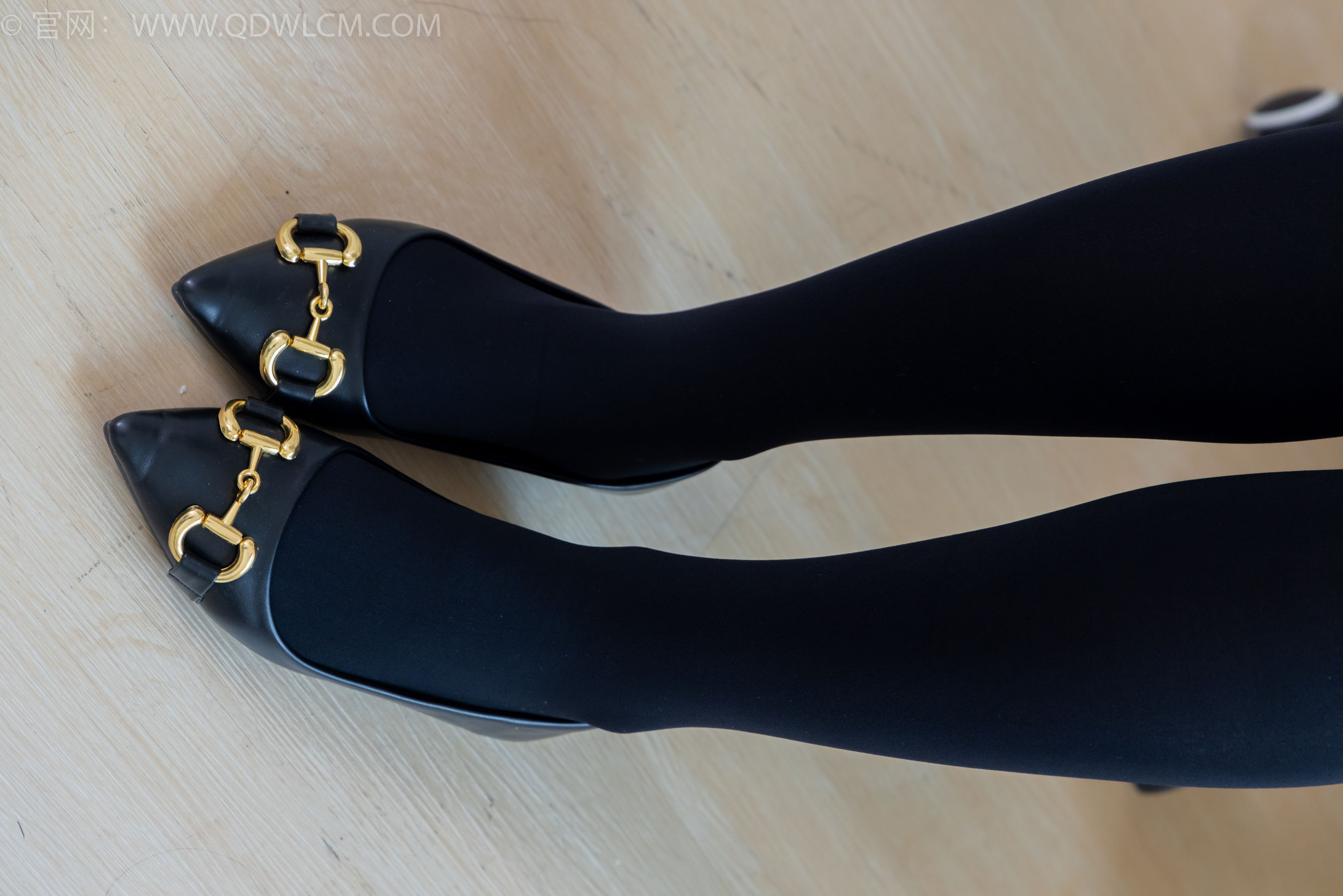 物恋传媒 No.2294 小新 - 平底鞋、厚黑丝、裸足/(150P)