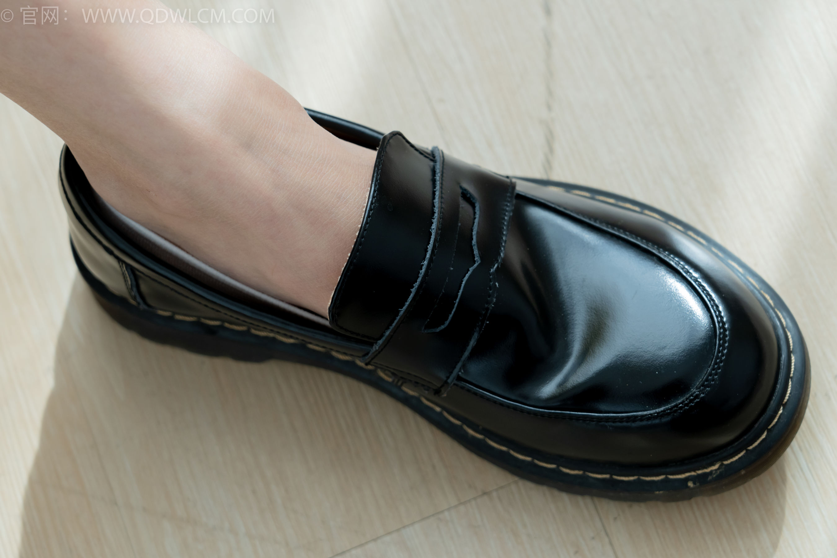 物恋传媒 No.2290 茯苓 - 板鞋、皮鞋、白船袜、黑棉袜、皮筋绑脚老头乐挠脚剧情/(230P)