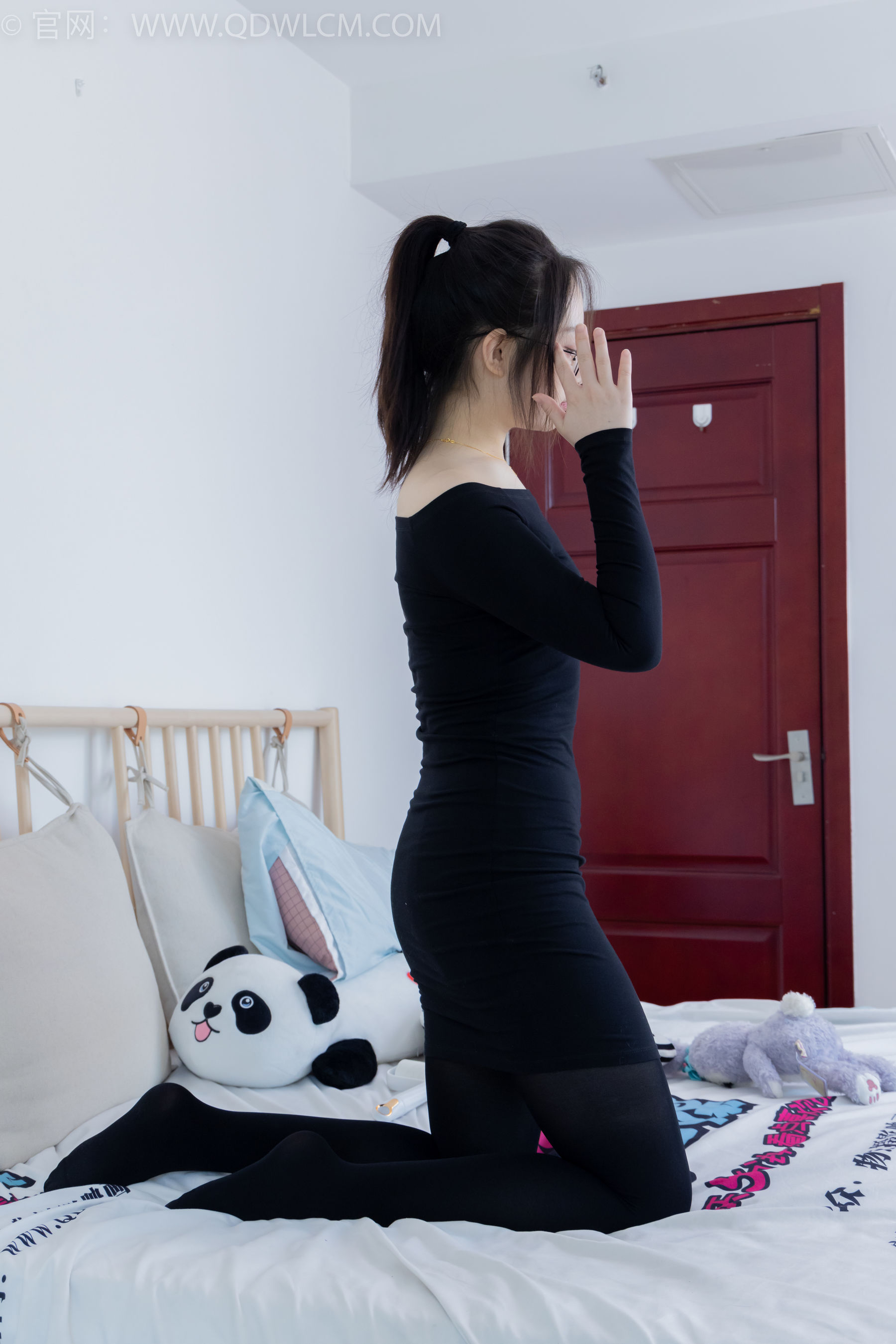 物恋传媒 No.2294 小新 - 平底鞋、厚黑丝、裸足/(150P)