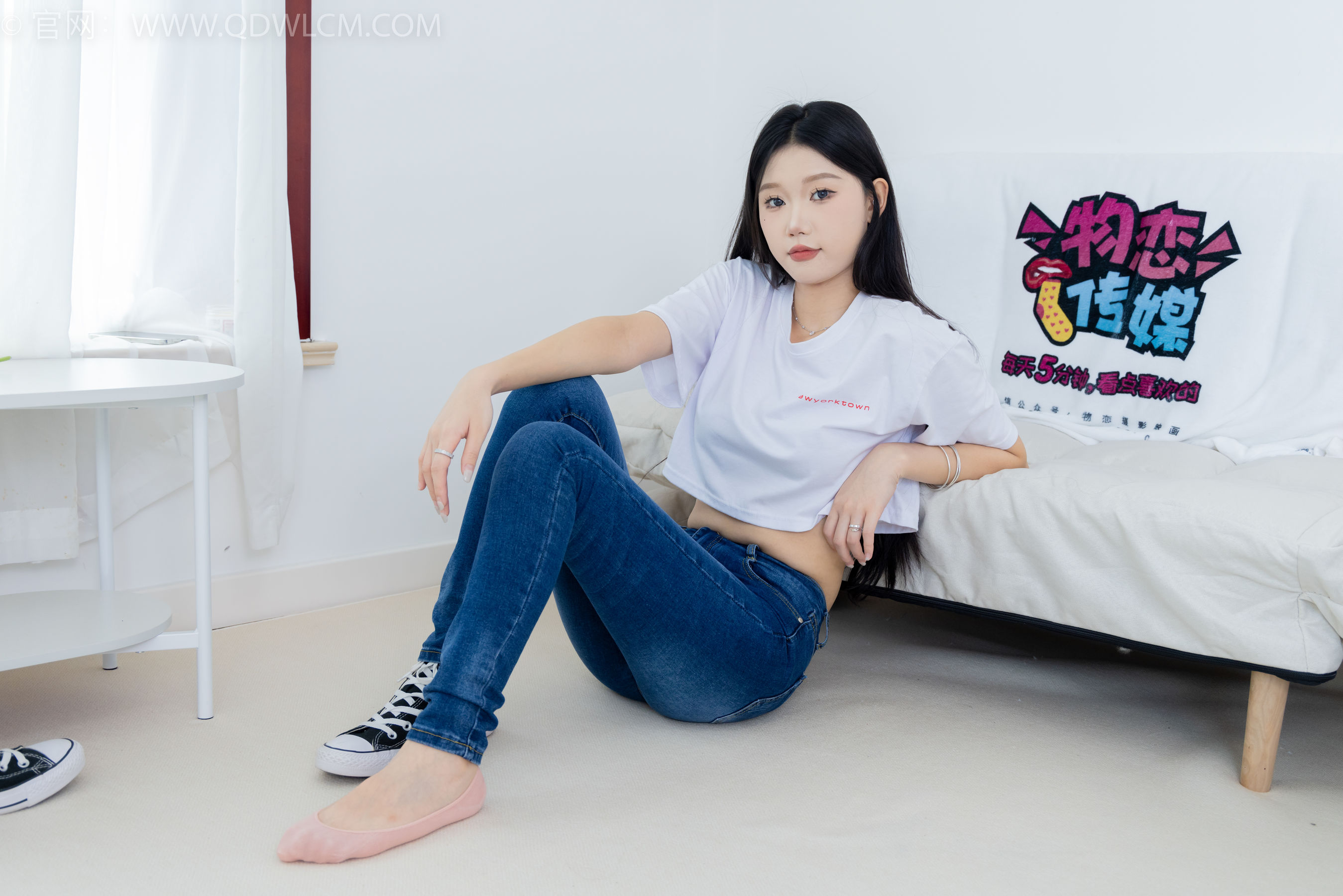 物恋传媒 No.2293 小竹 - 匡威帆布鞋、粉色船袜、肚子疼揉肚子剧情/(160P)