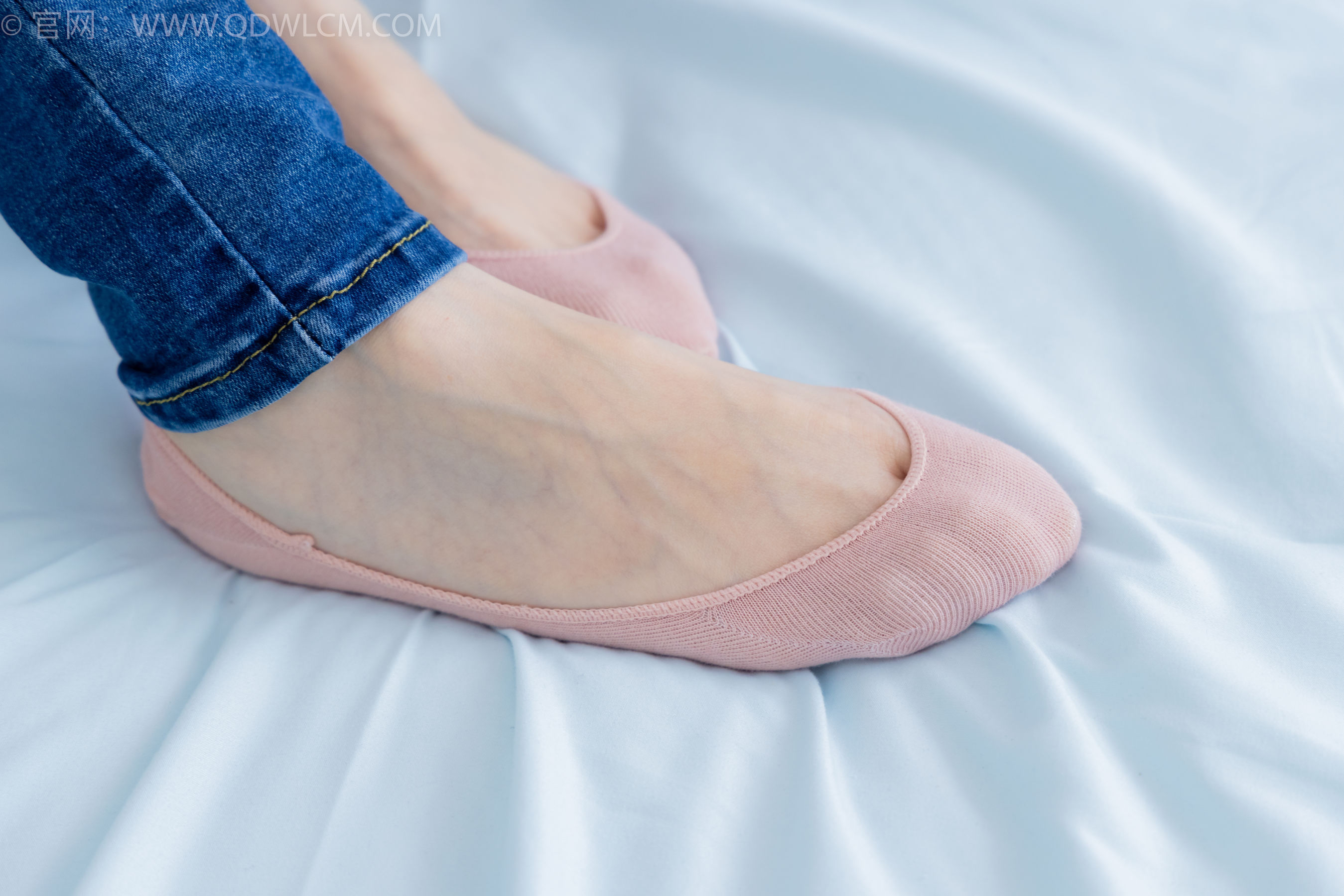 物恋传媒 No.2293 小竹 - 匡威帆布鞋、粉色船袜、肚子疼揉肚子剧情/(160P)