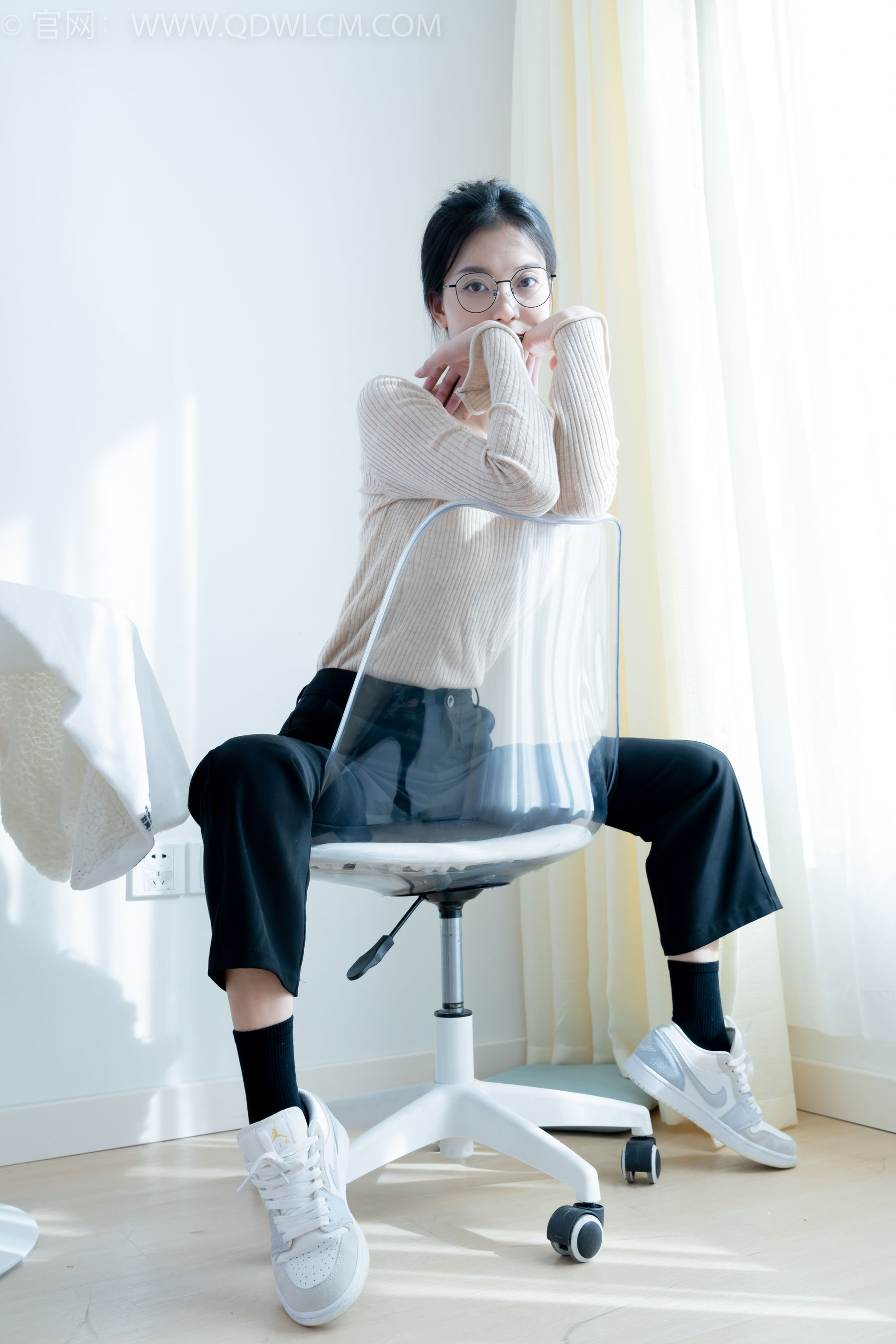 物恋传媒 No.2290 茯苓 - 板鞋、皮鞋、白船袜、黑棉袜、皮筋绑脚老头乐挠脚剧情/(230P)