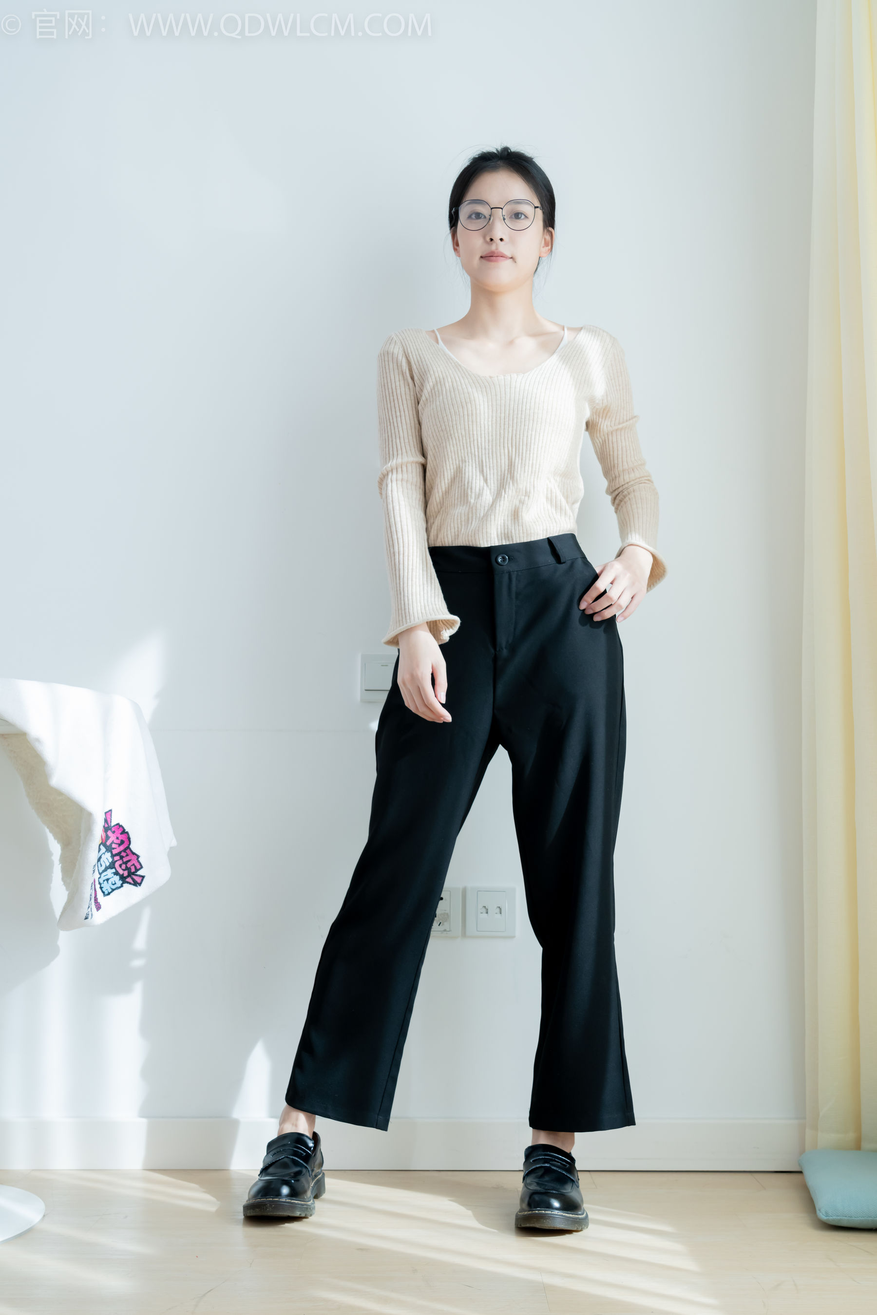 物恋传媒 No.2290 茯苓 - 板鞋、皮鞋、白船袜、黑棉袜、皮筋绑脚老头乐挠脚剧情/(230P)